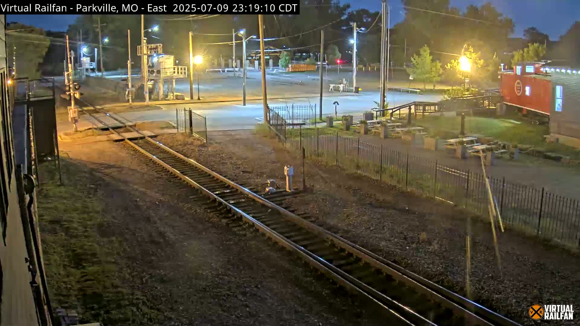 Parkville Railroad Crossing Live Cam - Parkville, Platte, Missouri, USA