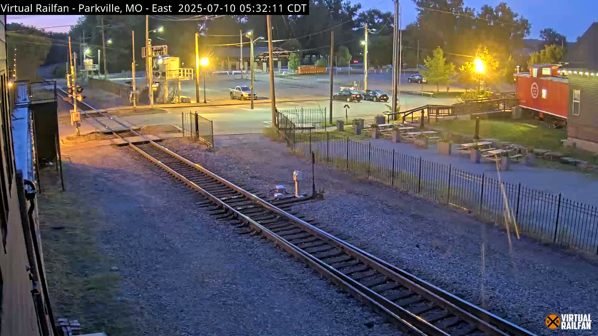 Parkville Railroad Crossing Live Cam - Parkville, Platte, Missouri, USA