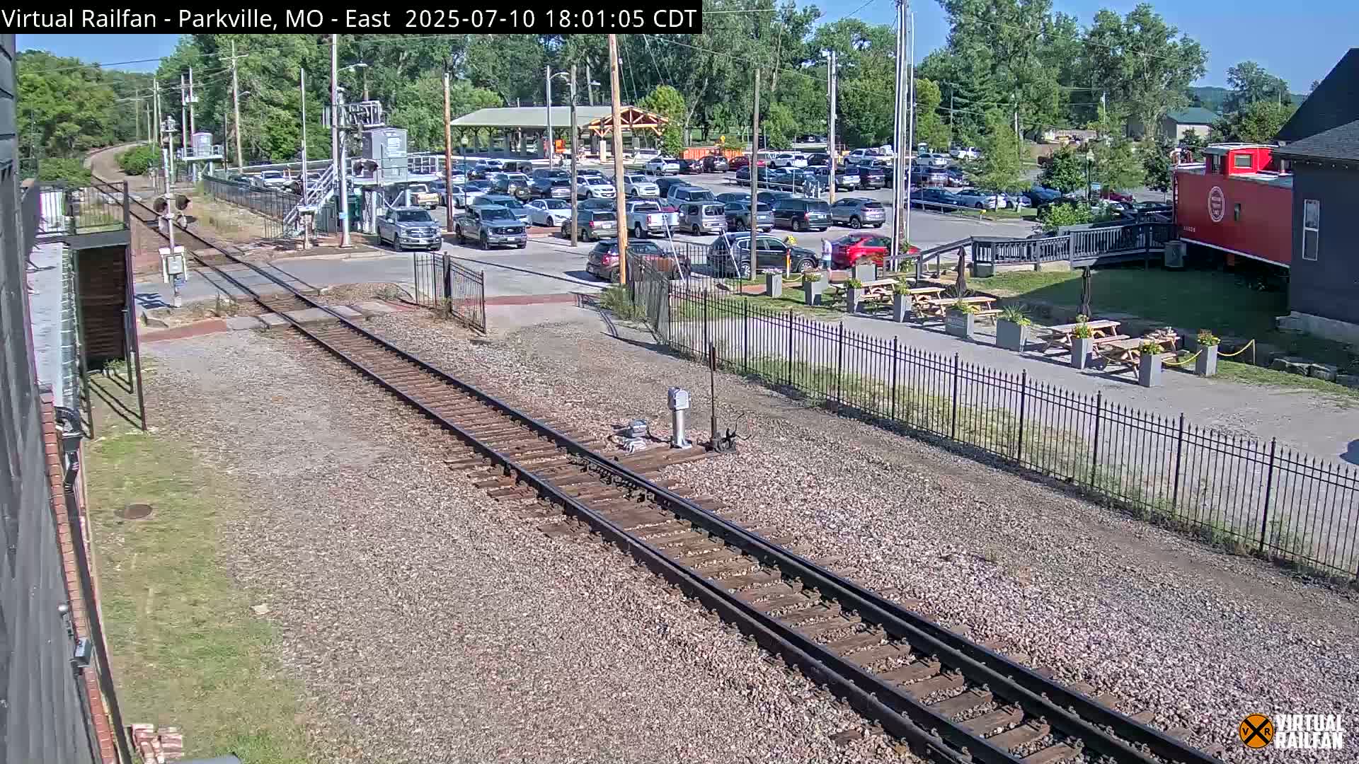 Parkville Railroad Crossing Live Cam - Parkville, Platte, Missouri, USA