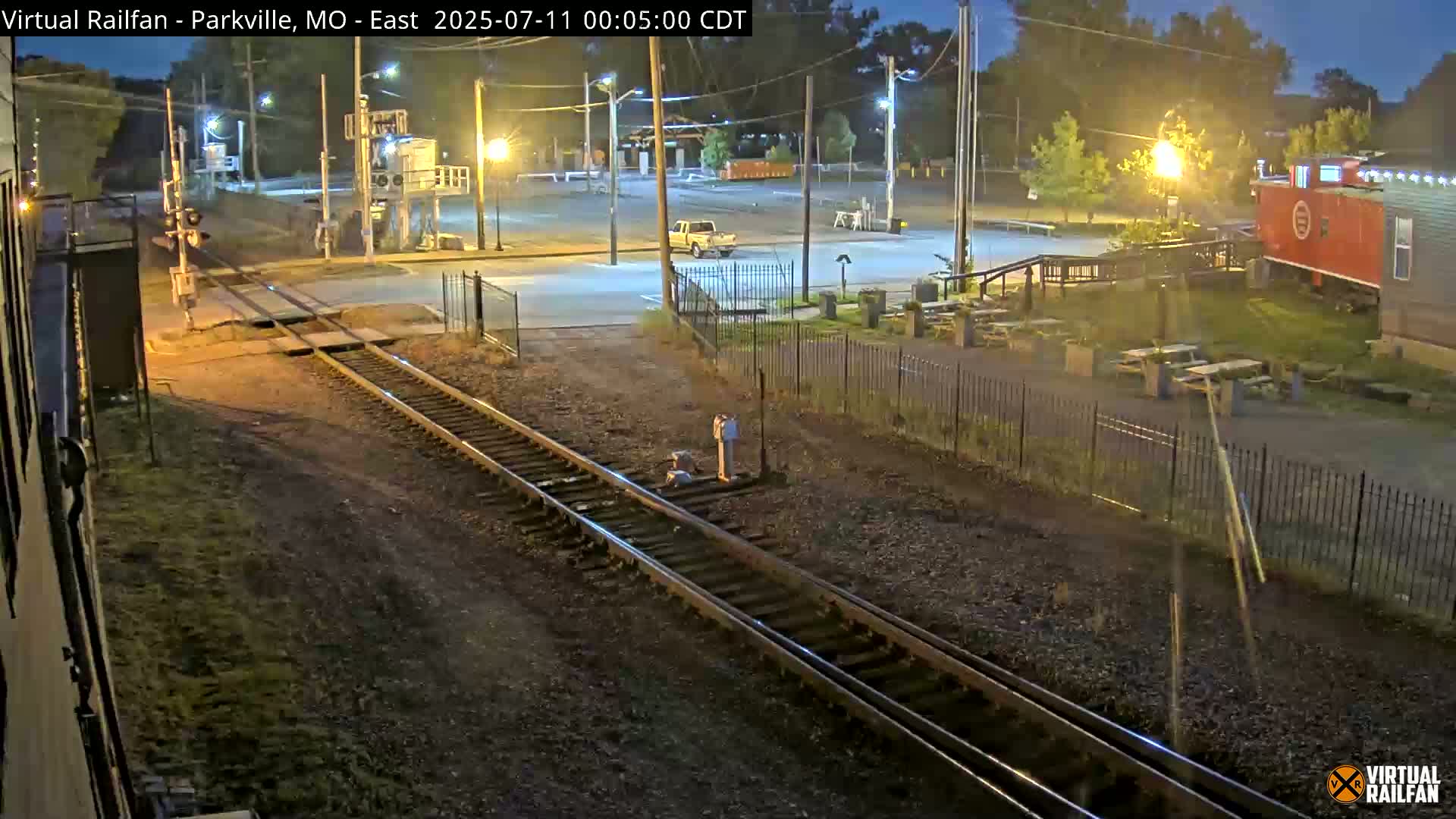 Parkville Railroad Crossing Live Cam - Parkville, Platte, Missouri, USA