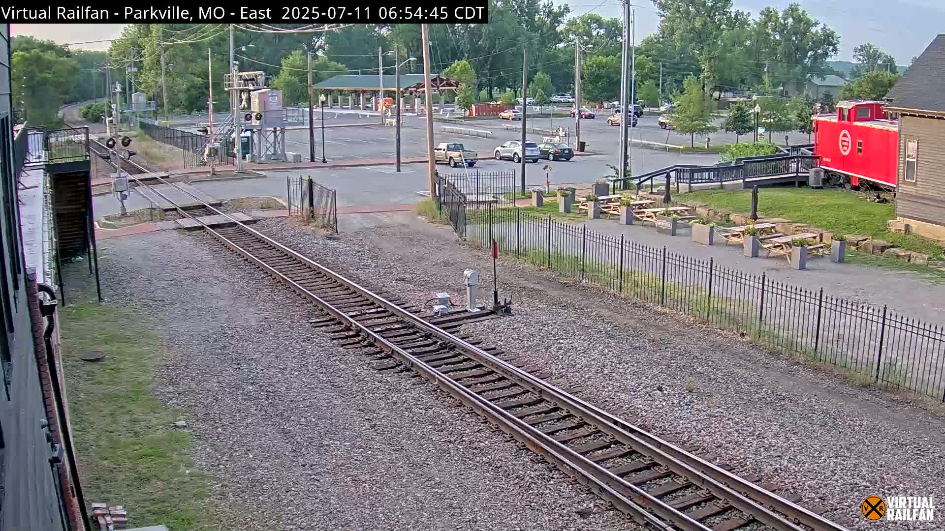 Parkville Railroad Crossing Live Cam - Parkville, Platte, Missouri, USA