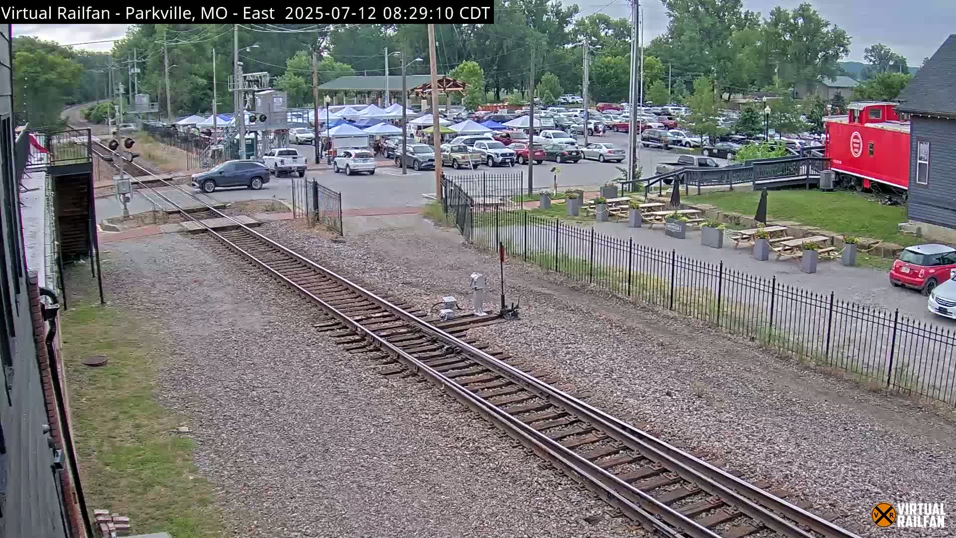 Parkville Railroad Crossing Live Cam - Parkville, Platte, Missouri, USA