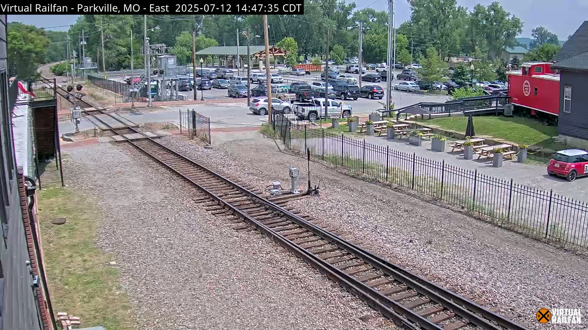 Parkville Railroad Crossing Live Cam - Parkville, Platte, Missouri, USA