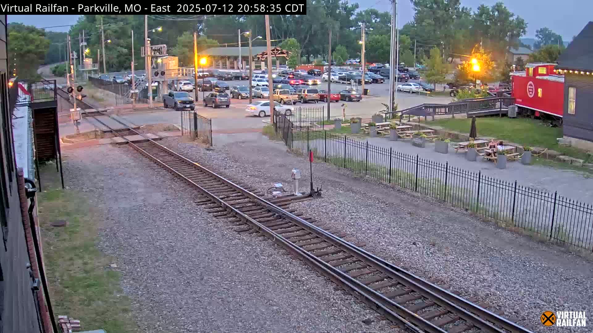 Parkville Railroad Crossing Live Cam - Parkville, Platte, Missouri, USA