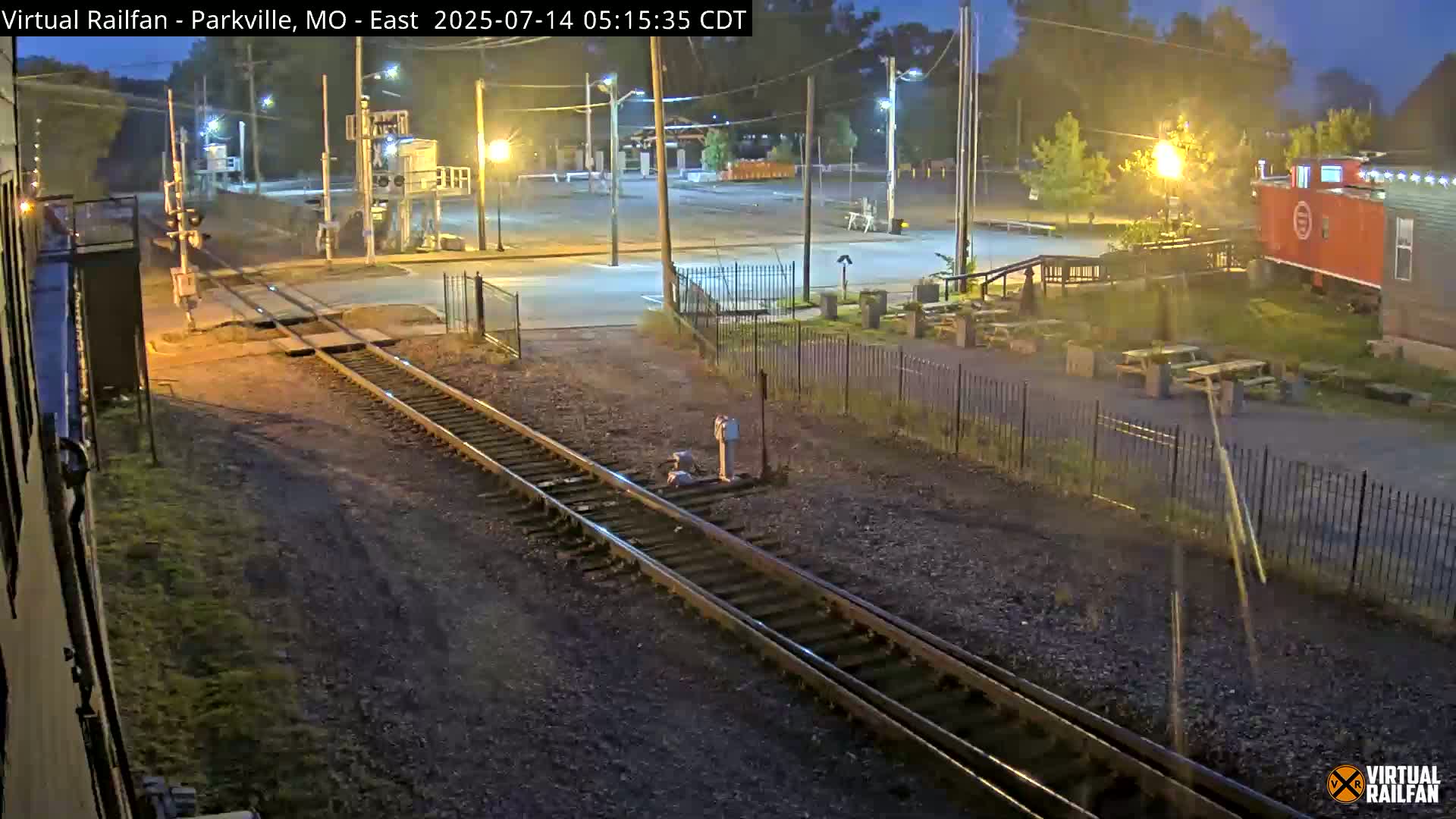 Parkville Railroad Crossing Live Cam - Parkville, Platte, Missouri, USA