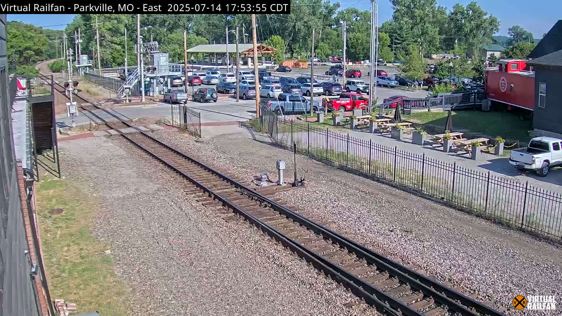 Parkville Railroad Crossing Live Cam - Parkville, Platte, Missouri, USA