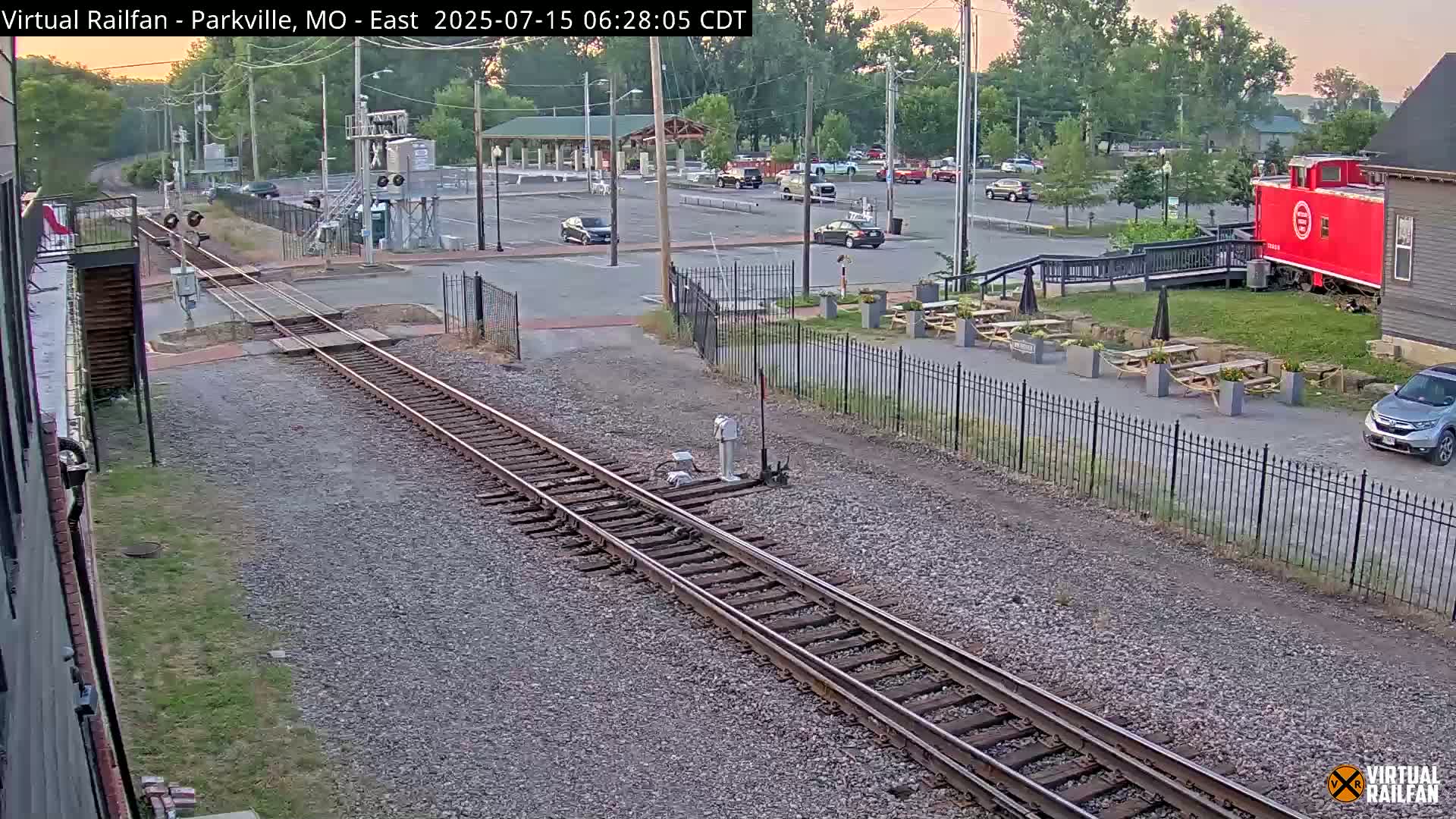 Parkville Railroad Crossing Live Cam - Parkville, Platte, Missouri, USA