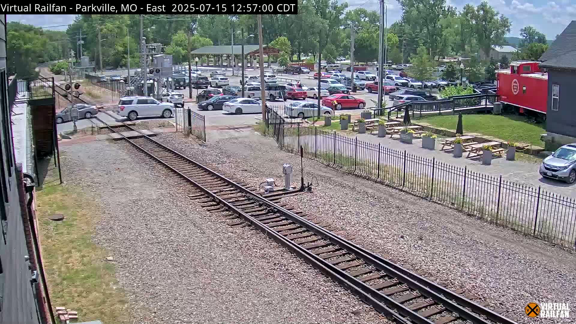 Parkville Railroad Crossing Live Cam - Parkville, Platte, Missouri, USA