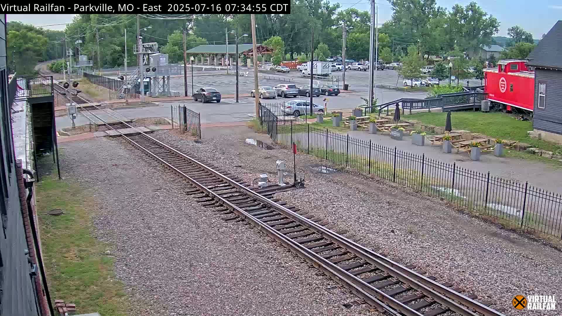 Parkville Railroad Crossing Live Cam - Parkville, Platte, Missouri, USA
