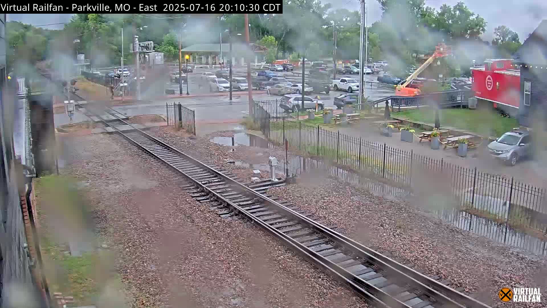 Parkville Railroad Crossing Live Cam - Parkville, Platte, Missouri, USA