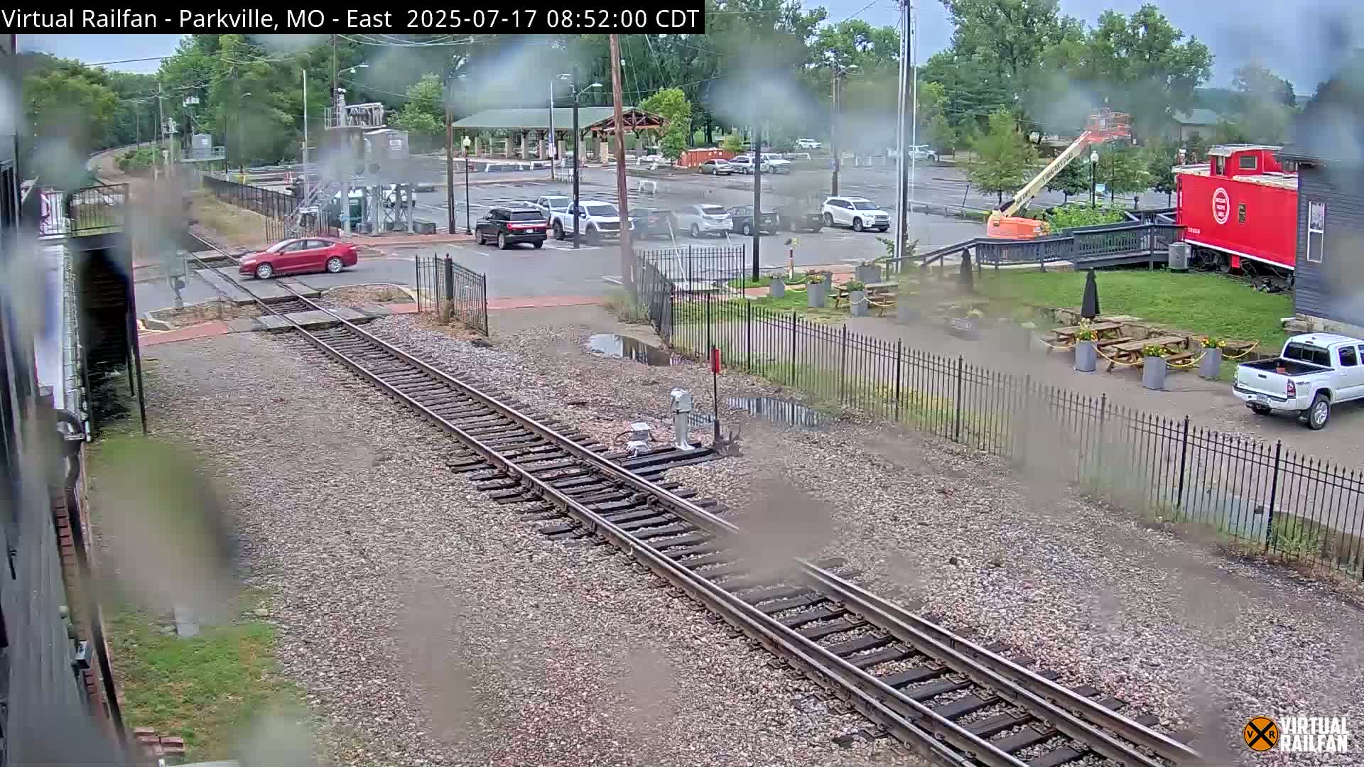 Parkville Railroad Crossing Live Cam - Parkville, Platte, Missouri, USA