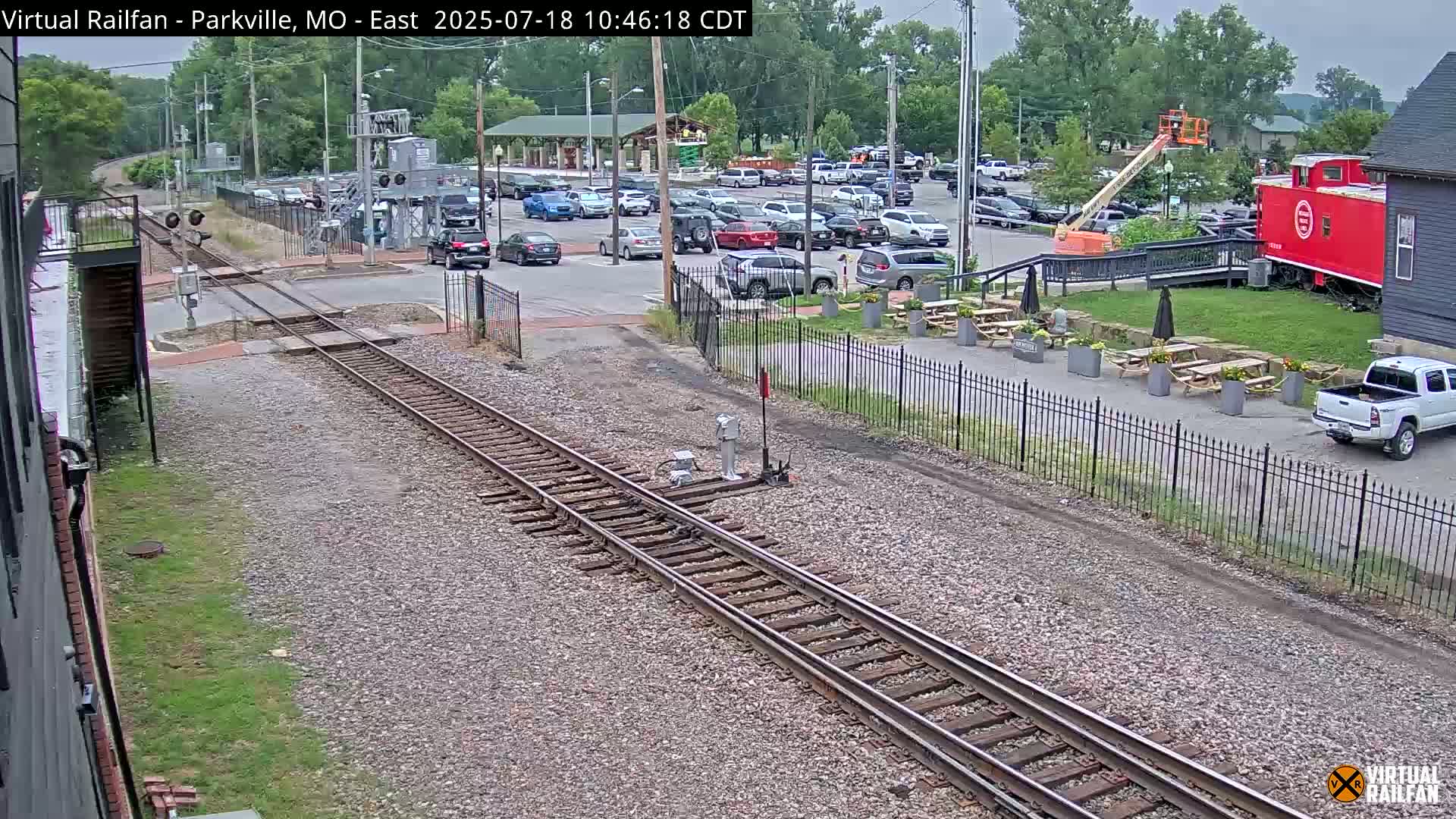 Parkville Railroad Crossing Live Cam - Parkville, Platte, Missouri, USA