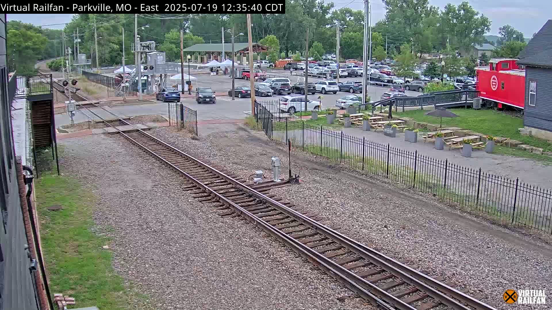 Parkville Railroad Crossing Live Cam - Parkville, Platte, Missouri, USA