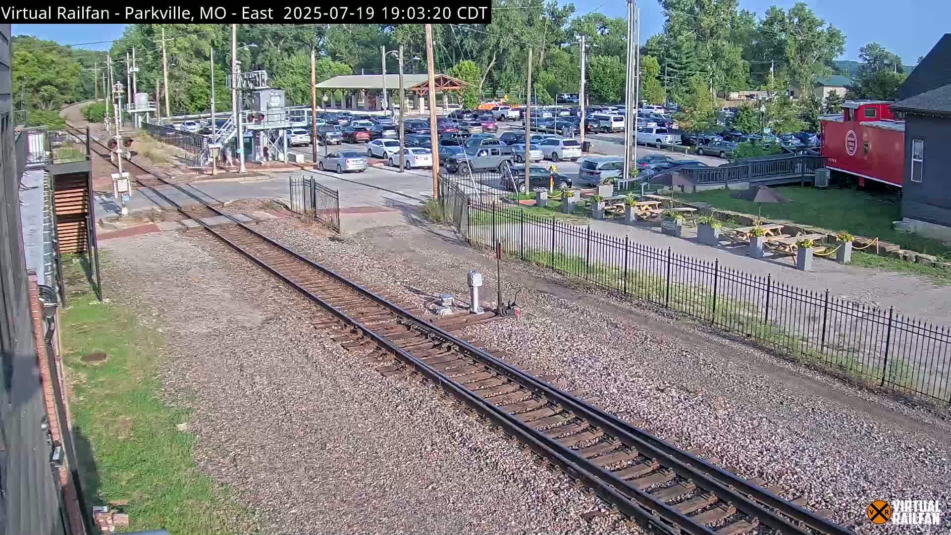 Parkville Railroad Crossing Live Cam - Parkville, Platte, Missouri, USA
