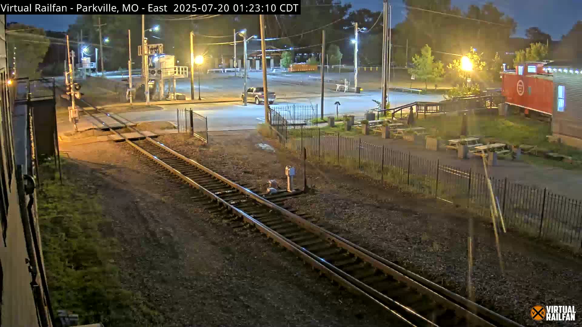 Parkville Railroad Crossing Live Cam - Parkville, Platte, Missouri, USA