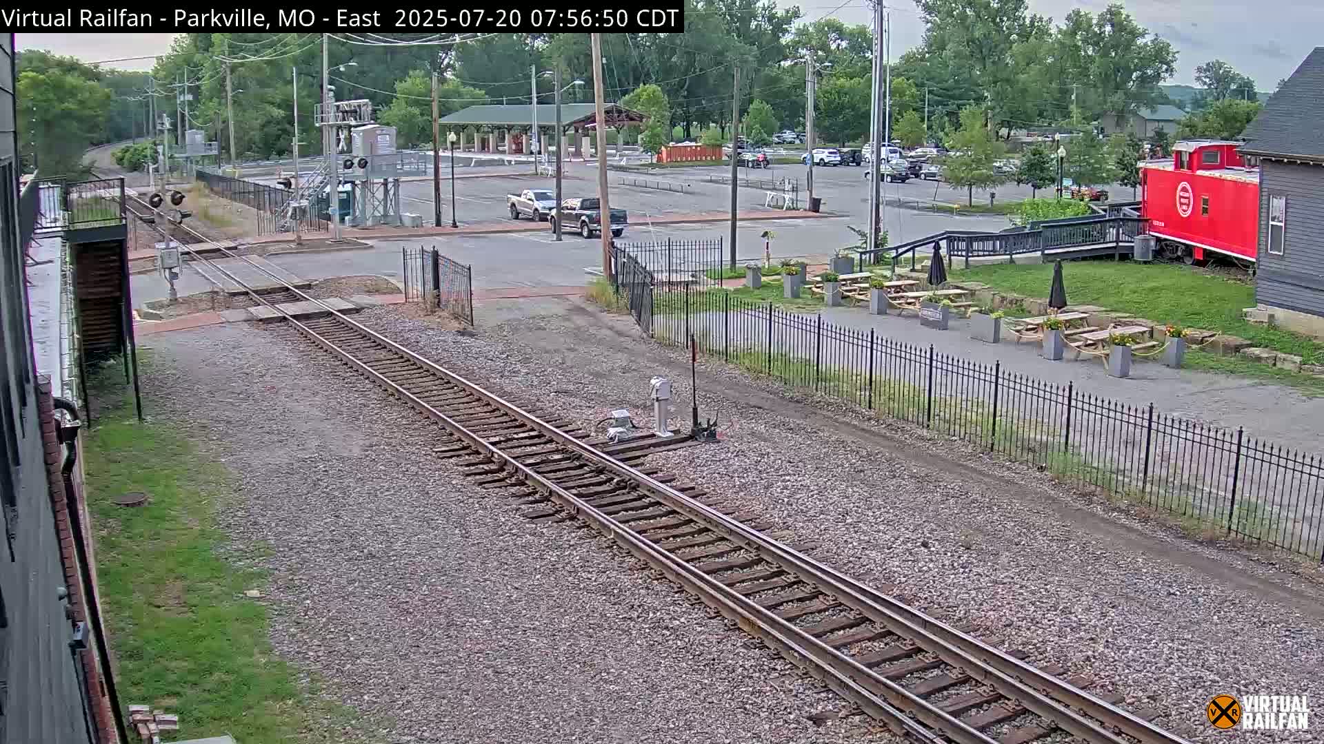 Parkville Railroad Crossing Live Cam - Parkville, Platte, Missouri, USA