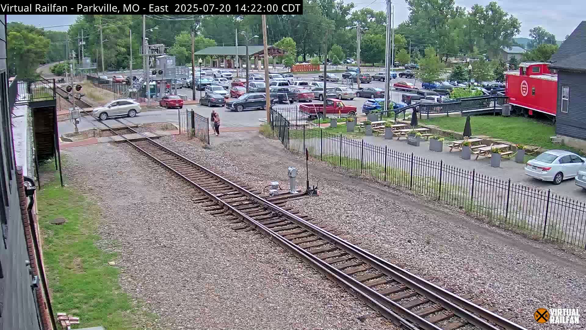 Parkville Railroad Crossing Live Cam - Parkville, Platte, Missouri, USA