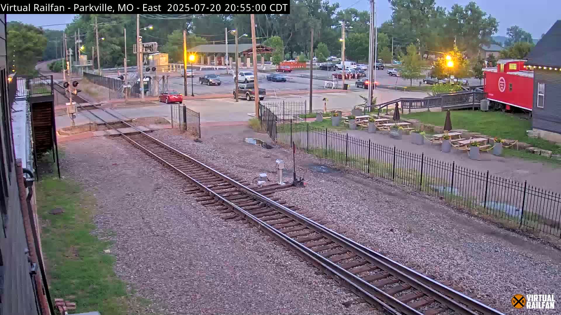 Parkville Railroad Crossing Live Cam - Parkville, Platte, Missouri, USA