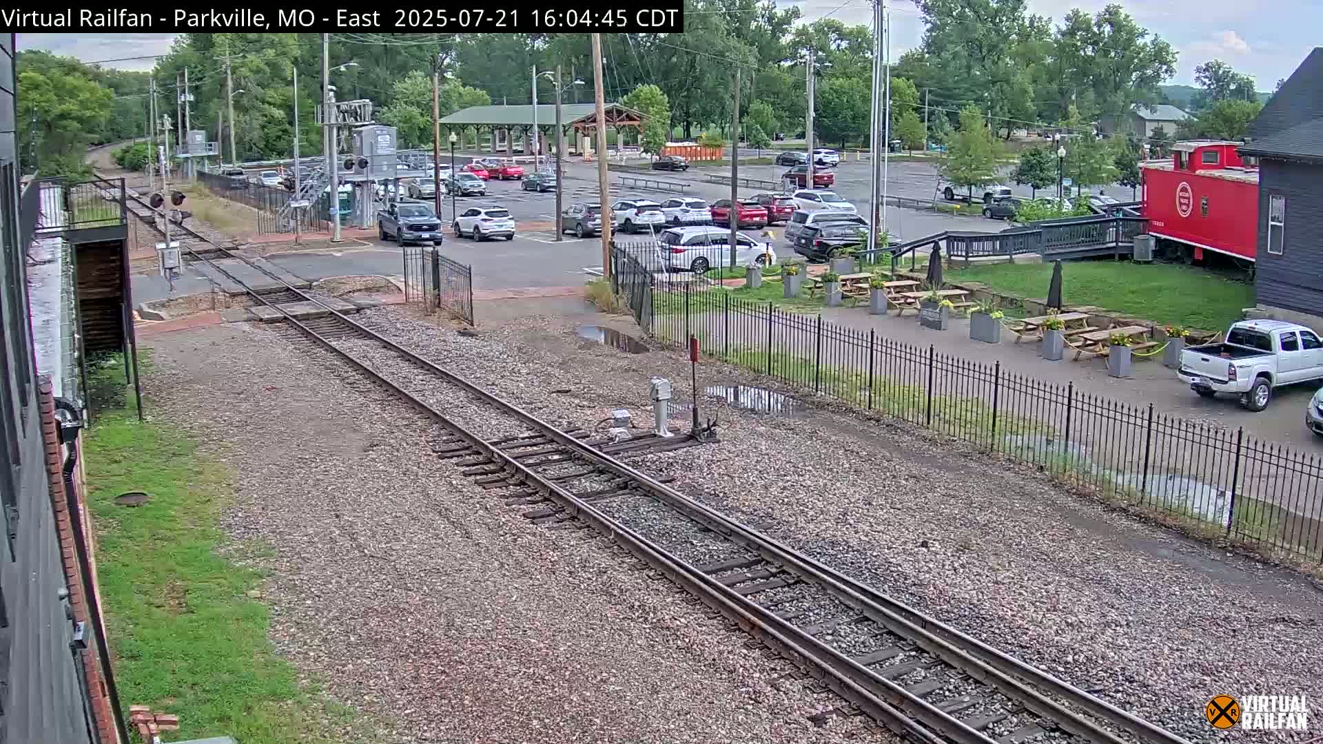 Parkville Railroad Crossing Live Cam - Parkville, Platte, Missouri, USA