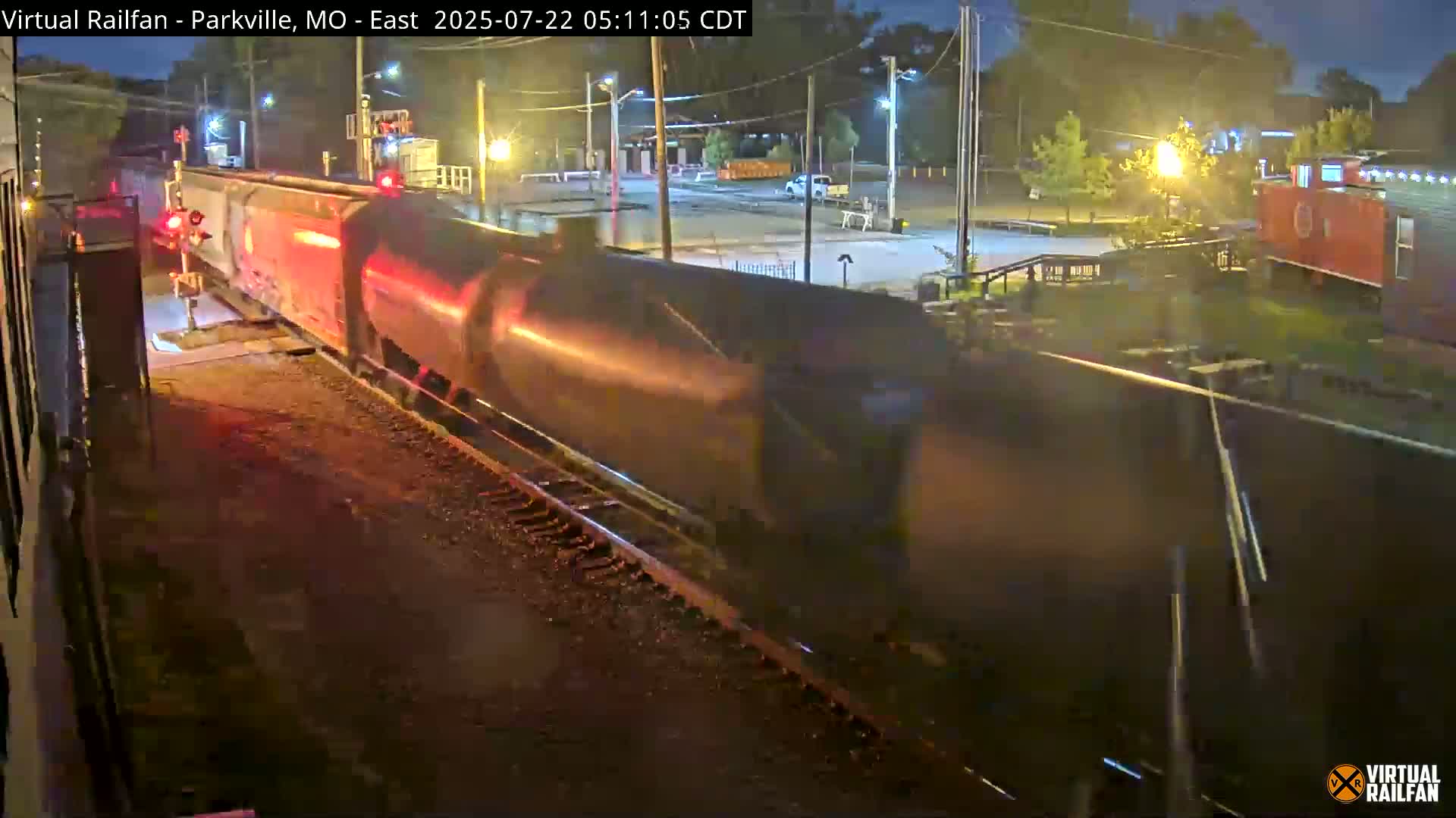 Parkville Railroad Crossing Live Cam - Parkville, Platte, Missouri, USA