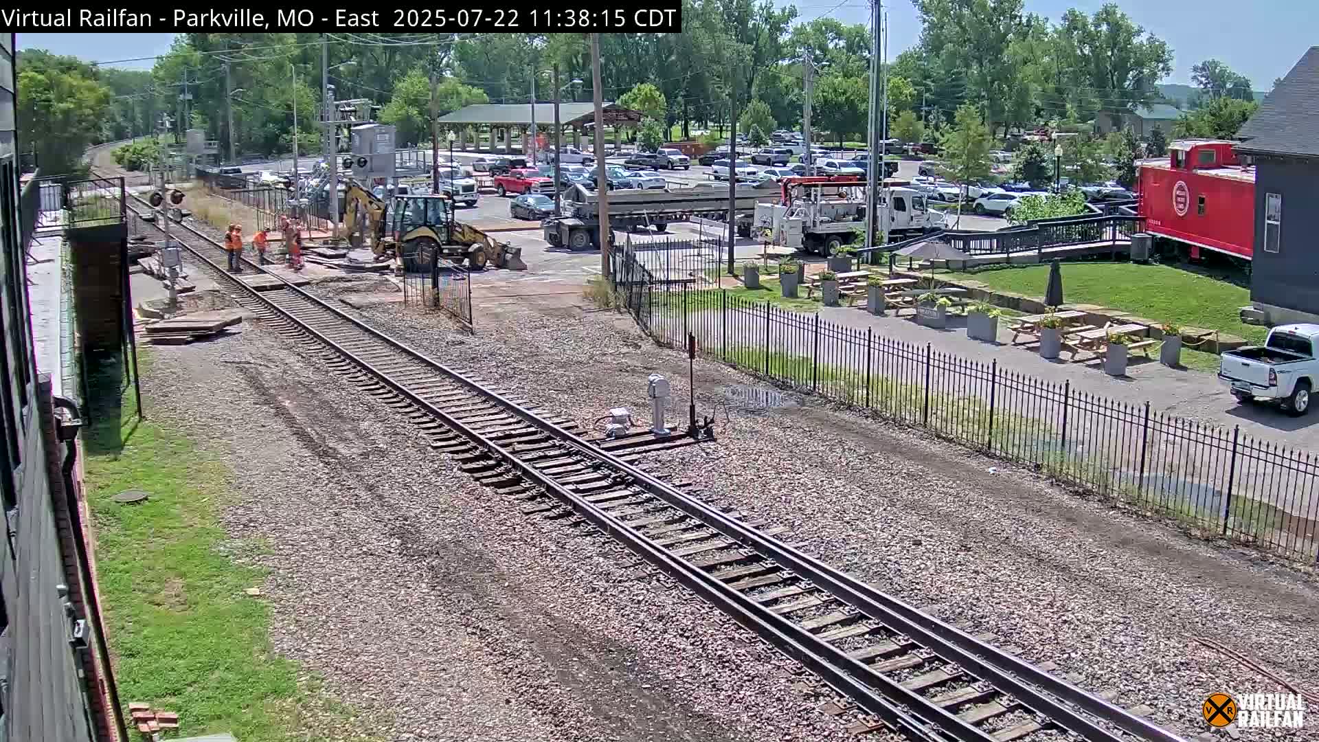 Parkville Railroad Crossing Live Cam - Parkville, Platte, Missouri, USA