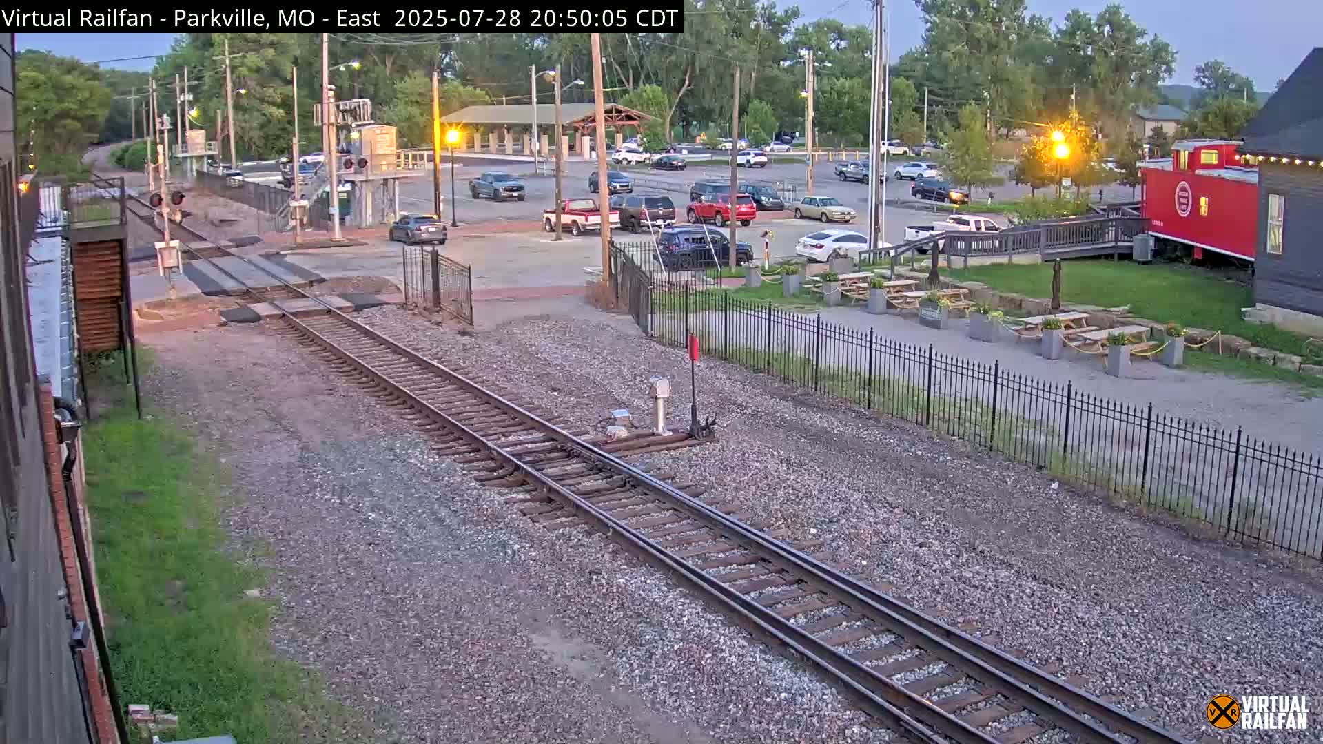 Parkville Railroad Crossing Live Cam - Parkville, Platte, Missouri, USA