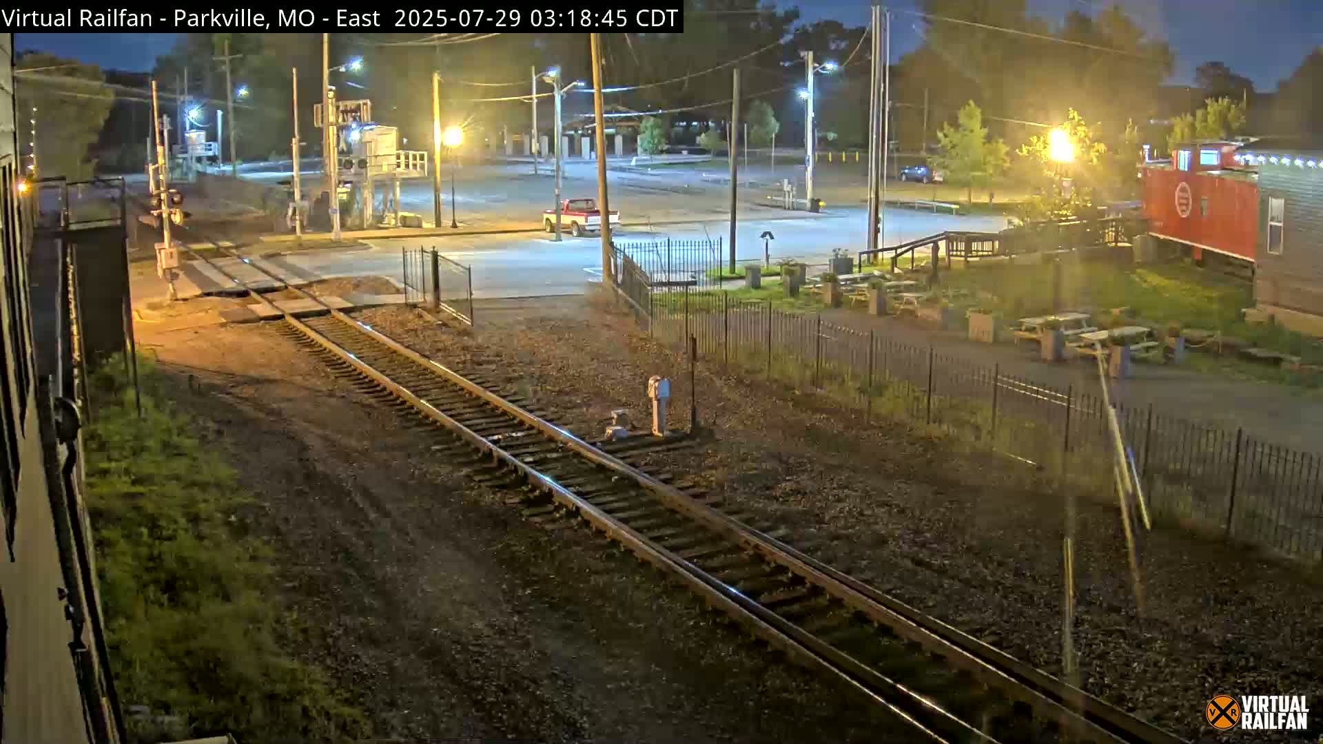 Parkville Railroad Crossing Live Cam - Parkville, Platte, Missouri, USA