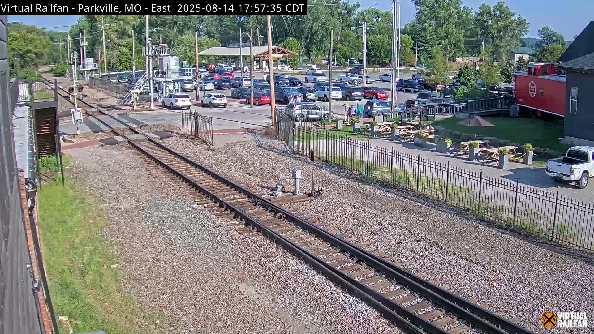 Parkville Railroad Crossing Live Cam - Parkville, Platte, Missouri, USA