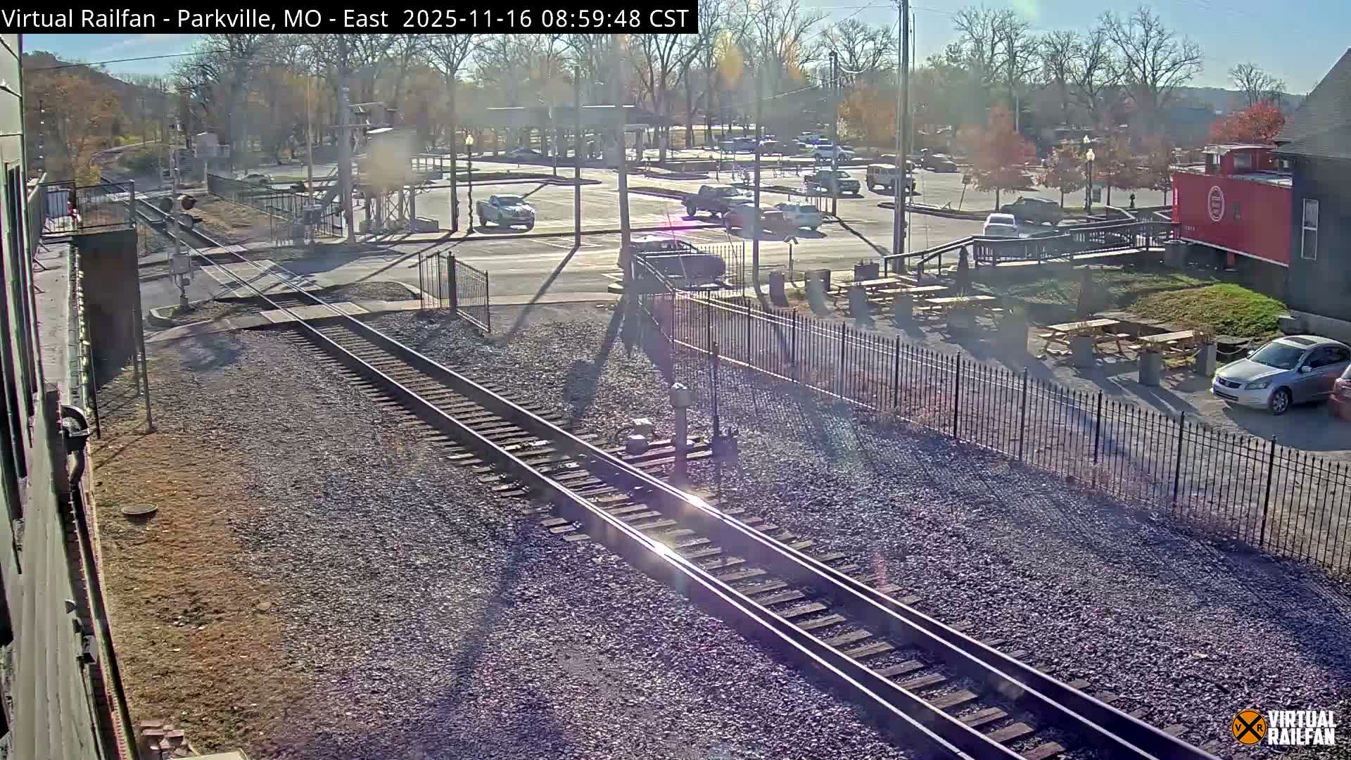 Parkville Railroad Crossing Live Cam - Parkville, Platte, Missouri, USA