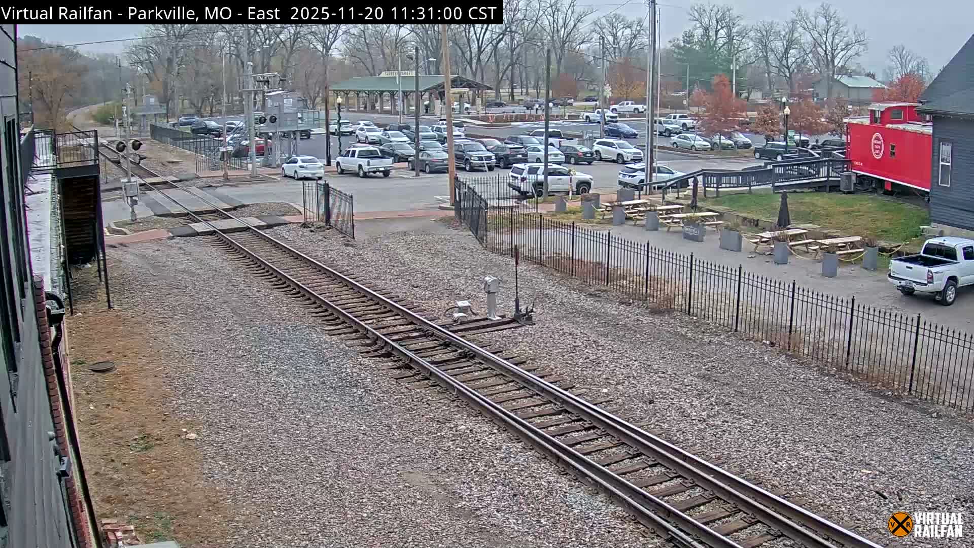 Parkville Railroad Crossing Live Cam - Parkville, Platte, Missouri, USA