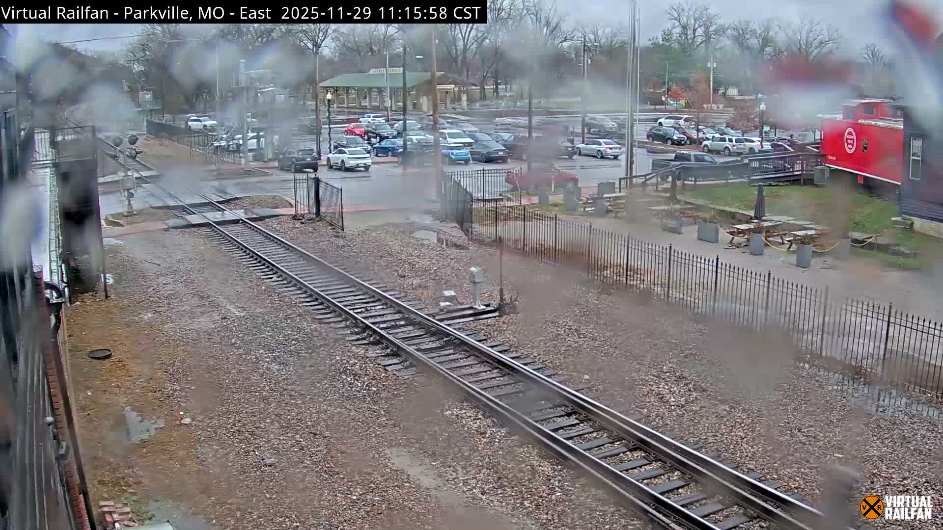 Parkville Railroad Crossing Live Cam - Parkville, Platte, Missouri, USA