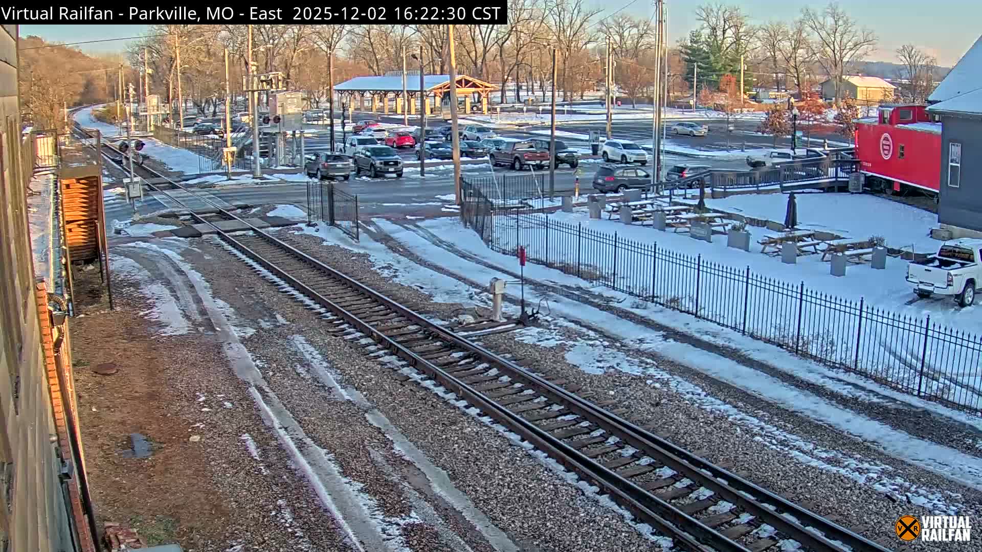 Parkville Railroad Crossing Live Cam - Parkville, Platte, Missouri, USA