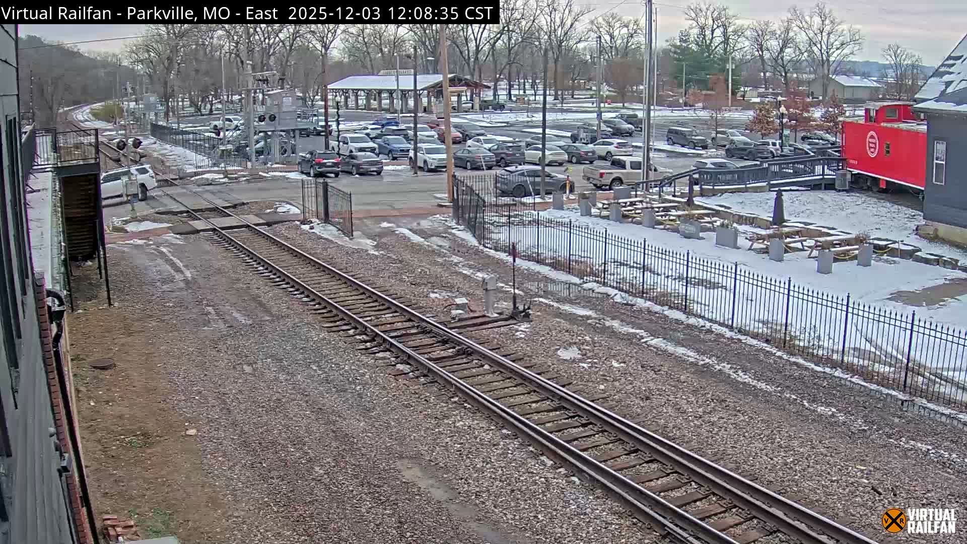 Parkville Railroad Crossing Live Cam - Parkville, Platte, Missouri, USA