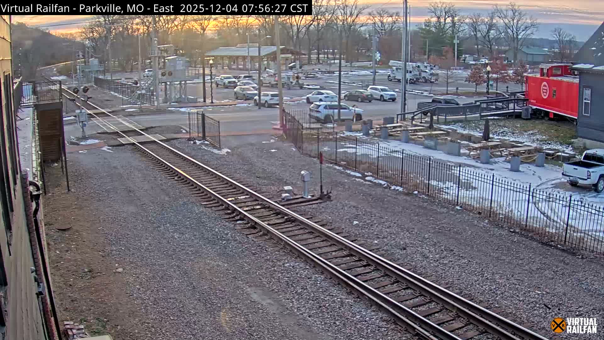 Parkville Railroad Crossing Live Cam - Parkville, Platte, Missouri, USA