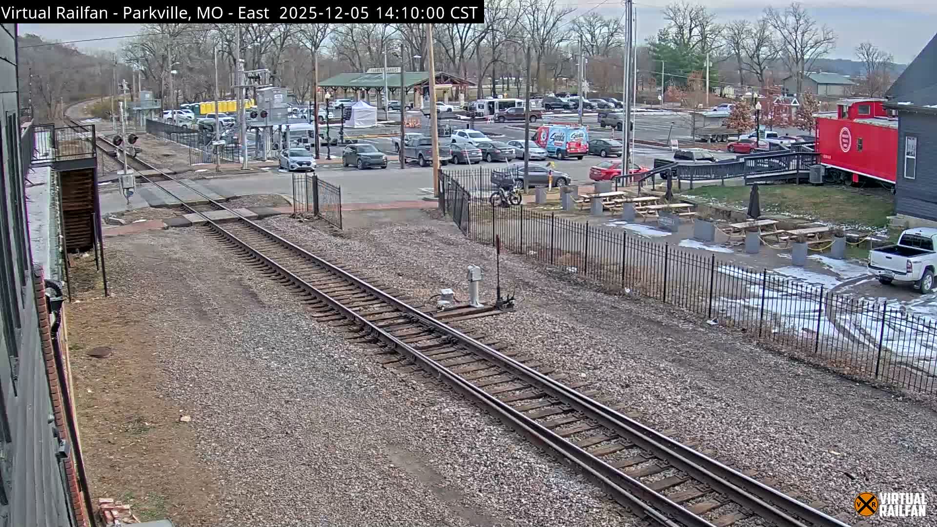 Parkville Railroad Crossing Live Cam - Parkville, Platte, Missouri, USA