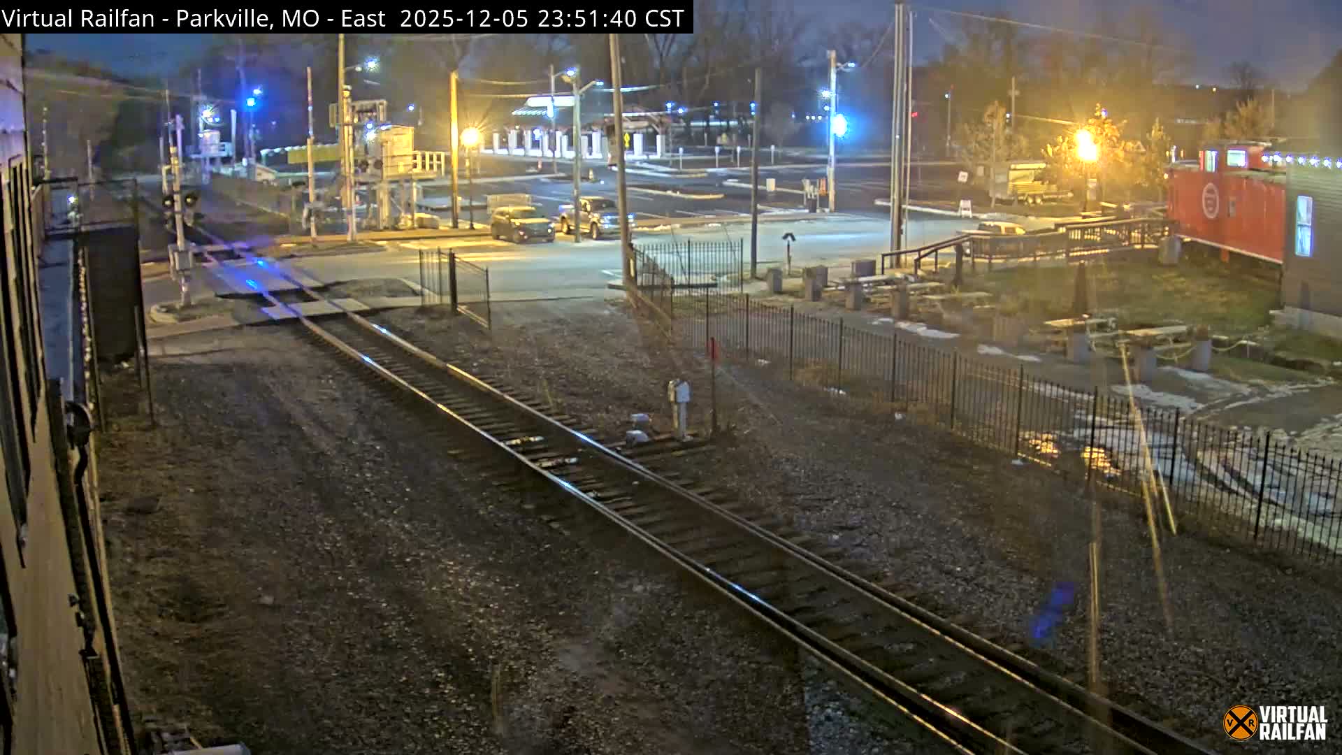 Parkville Railroad Crossing Live Cam - Parkville, Platte, Missouri, USA