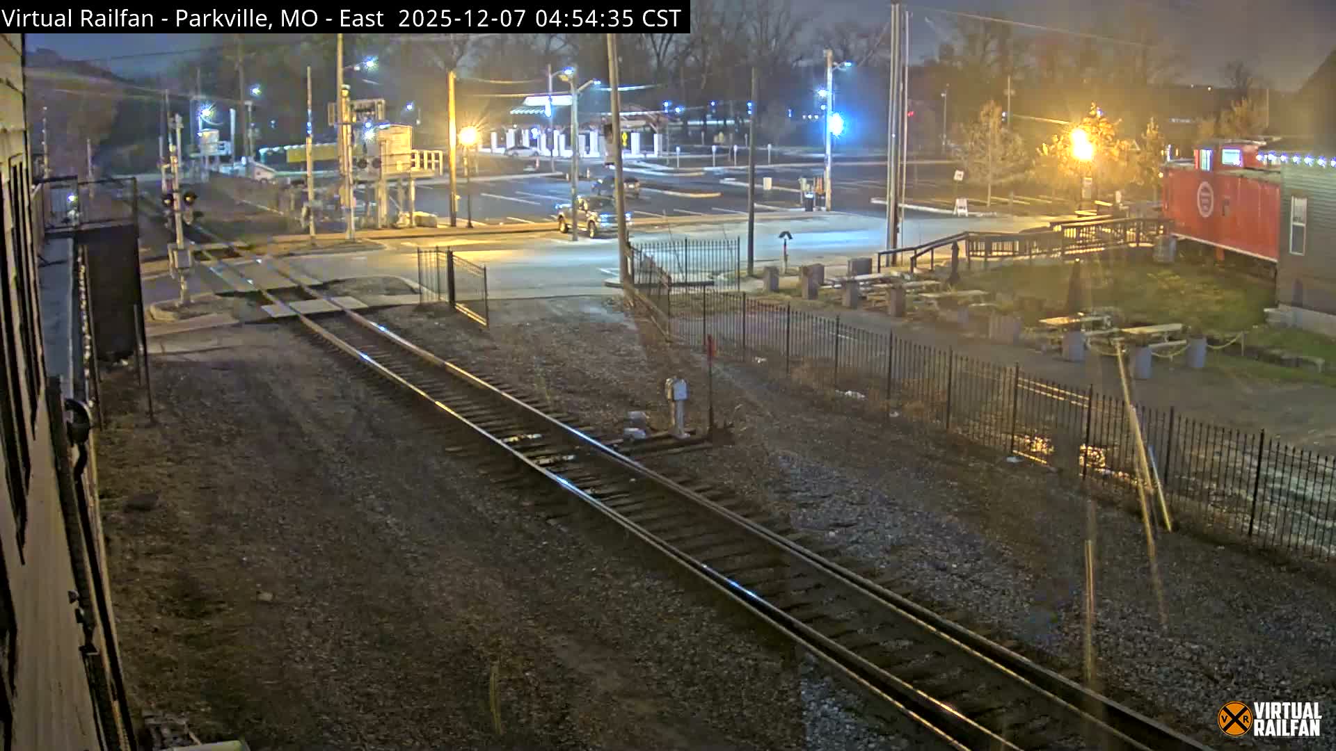 Parkville Railroad Crossing Live Cam - Parkville, Platte, Missouri, USA