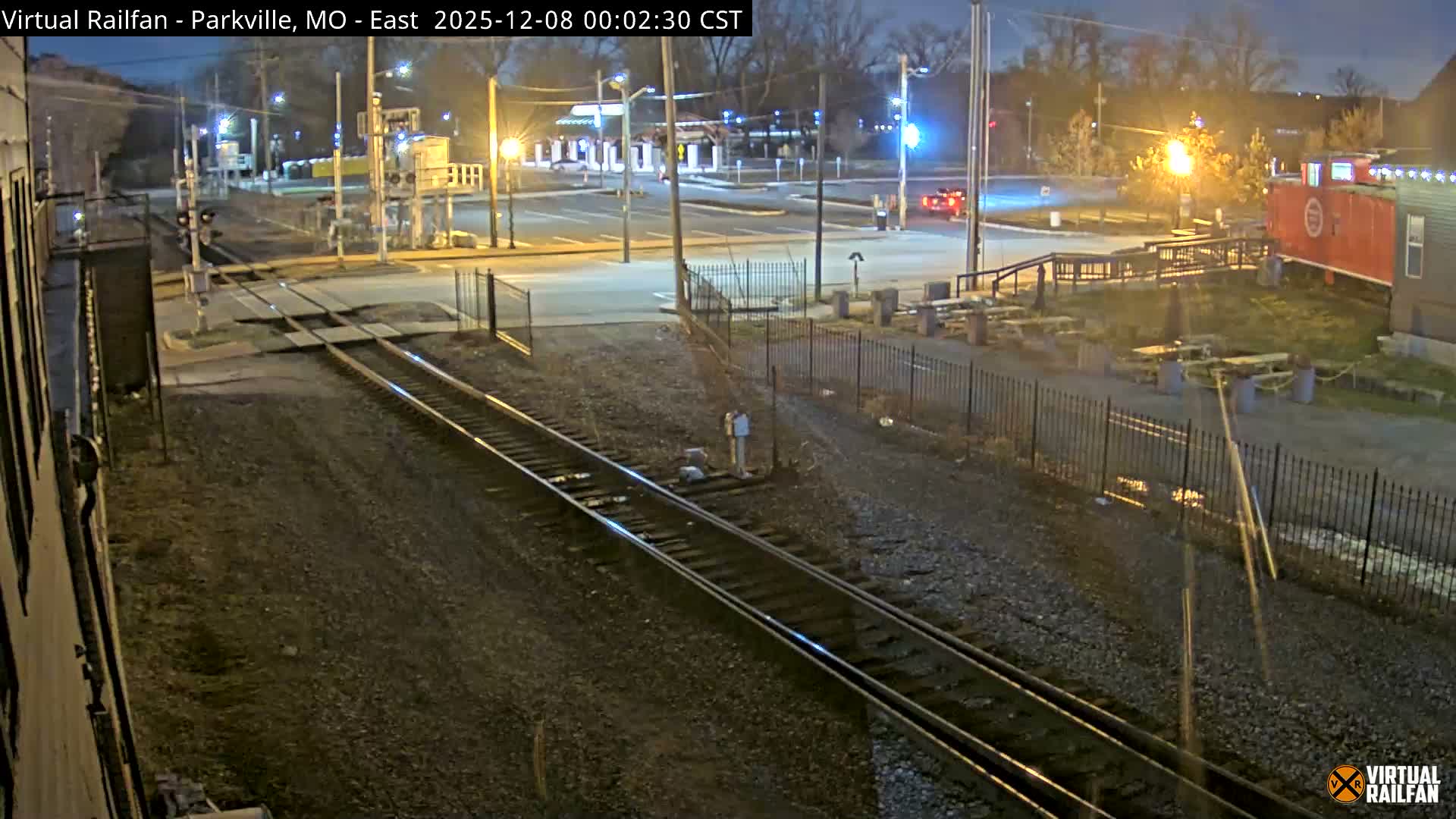 Parkville Railroad Crossing Live Cam - Parkville, Platte, Missouri, USA