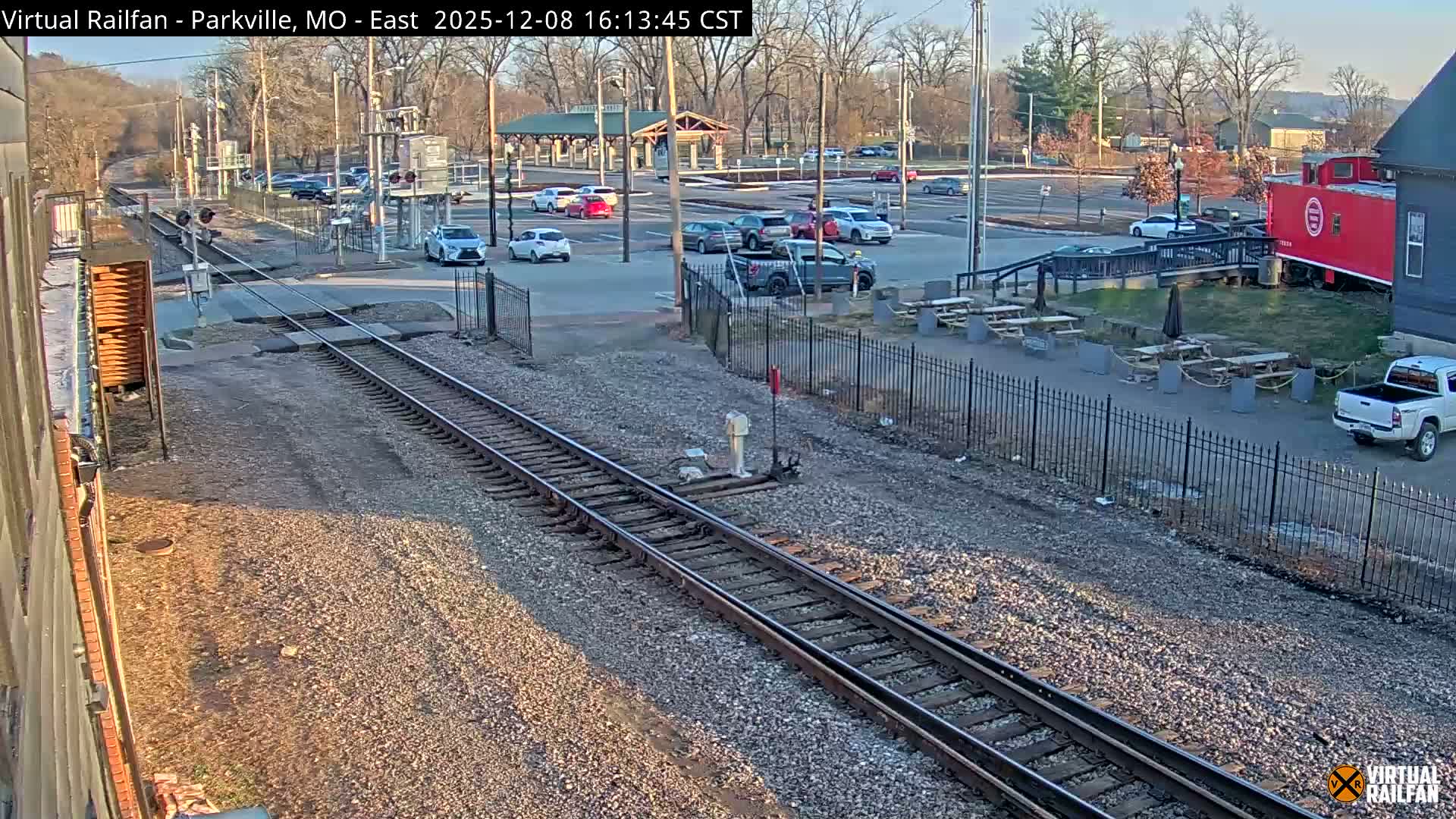 Parkville Railroad Crossing Live Cam - Parkville, Platte, Missouri, USA