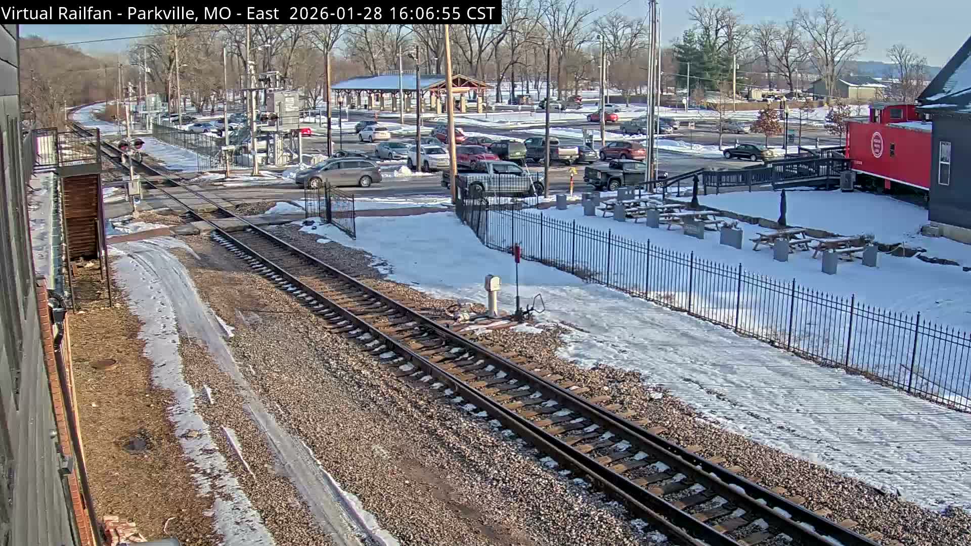 Parkville Railroad Crossing Live Cam - Parkville, Platte, Missouri, USA