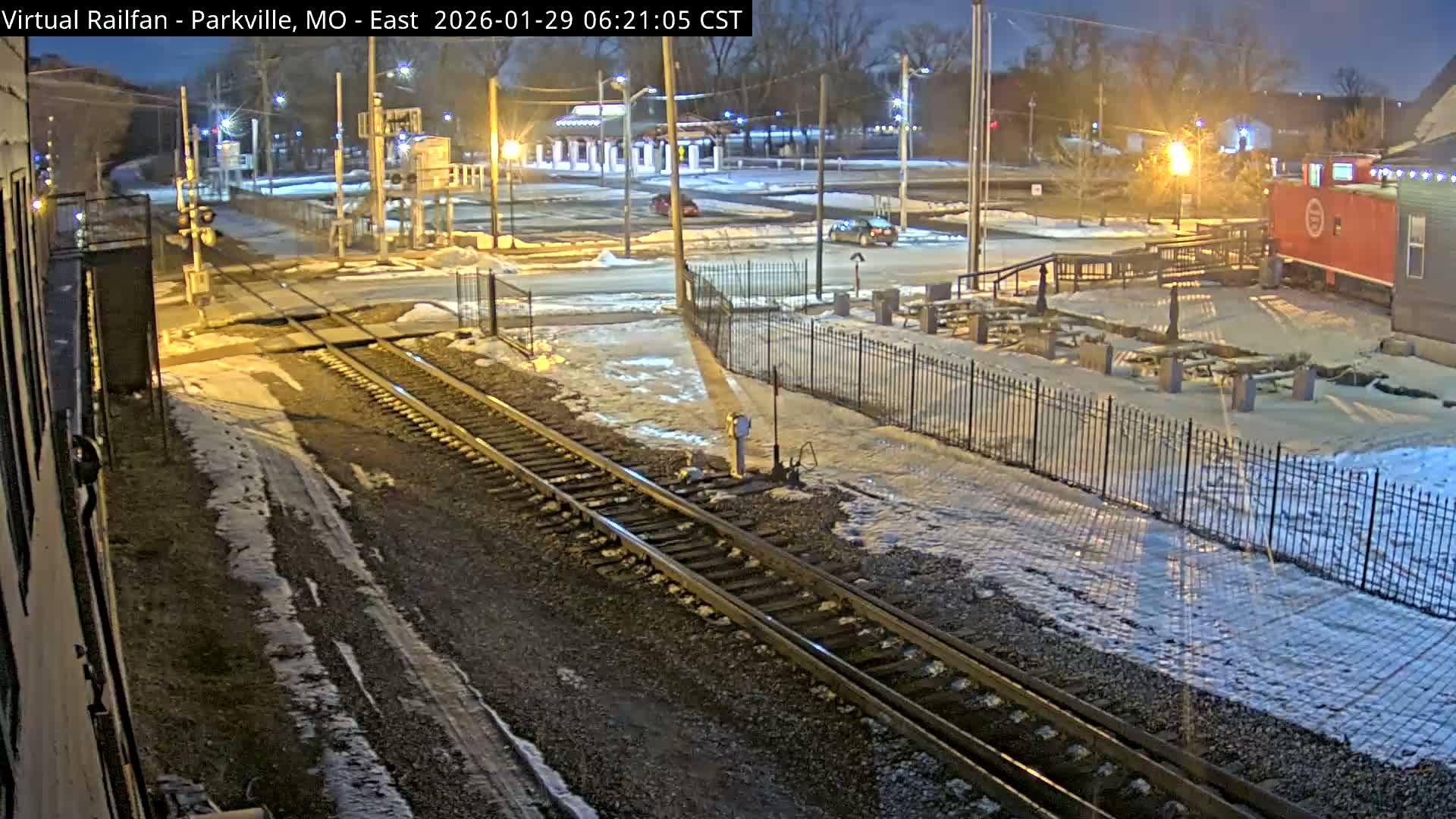 Parkville Railroad Crossing Live Cam - Parkville, Platte, Missouri, USA