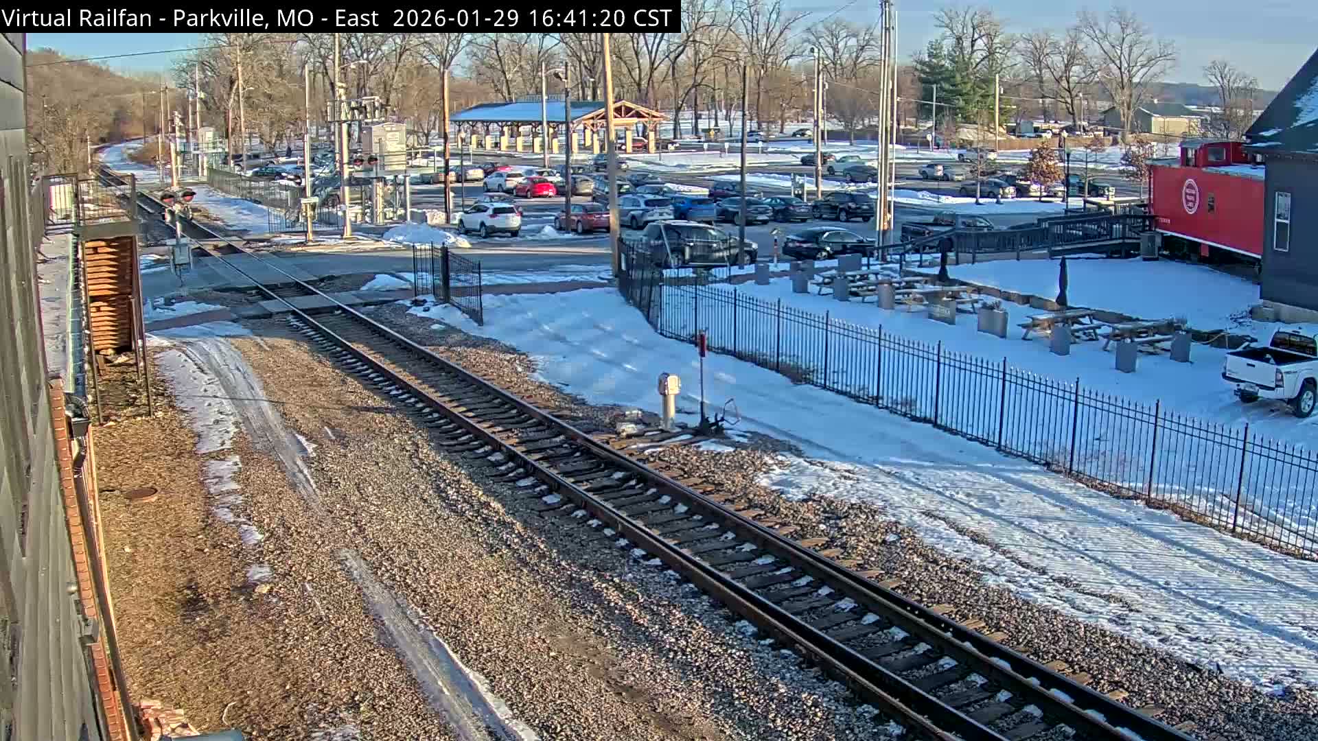 Parkville Railroad Crossing Live Cam - Parkville, Platte, Missouri, USA