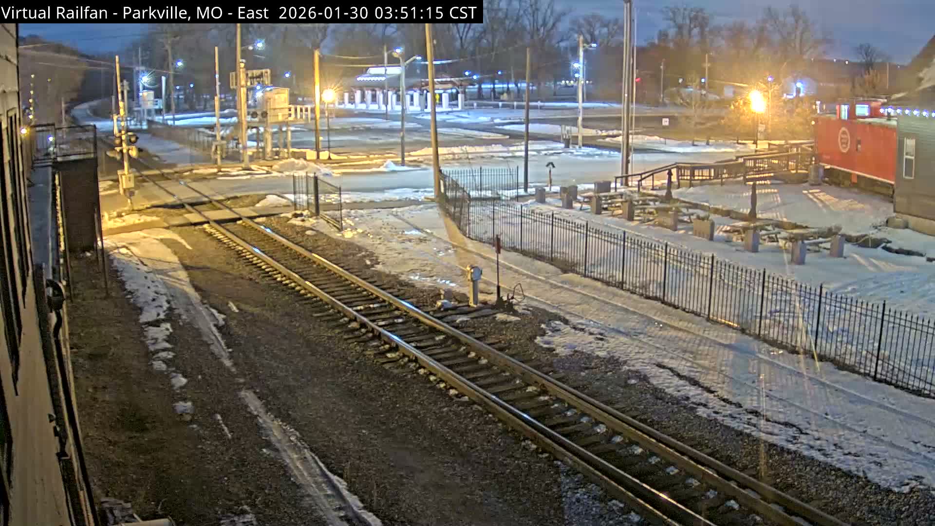 Parkville Railroad Crossing Live Cam - Parkville, Platte, Missouri, USA