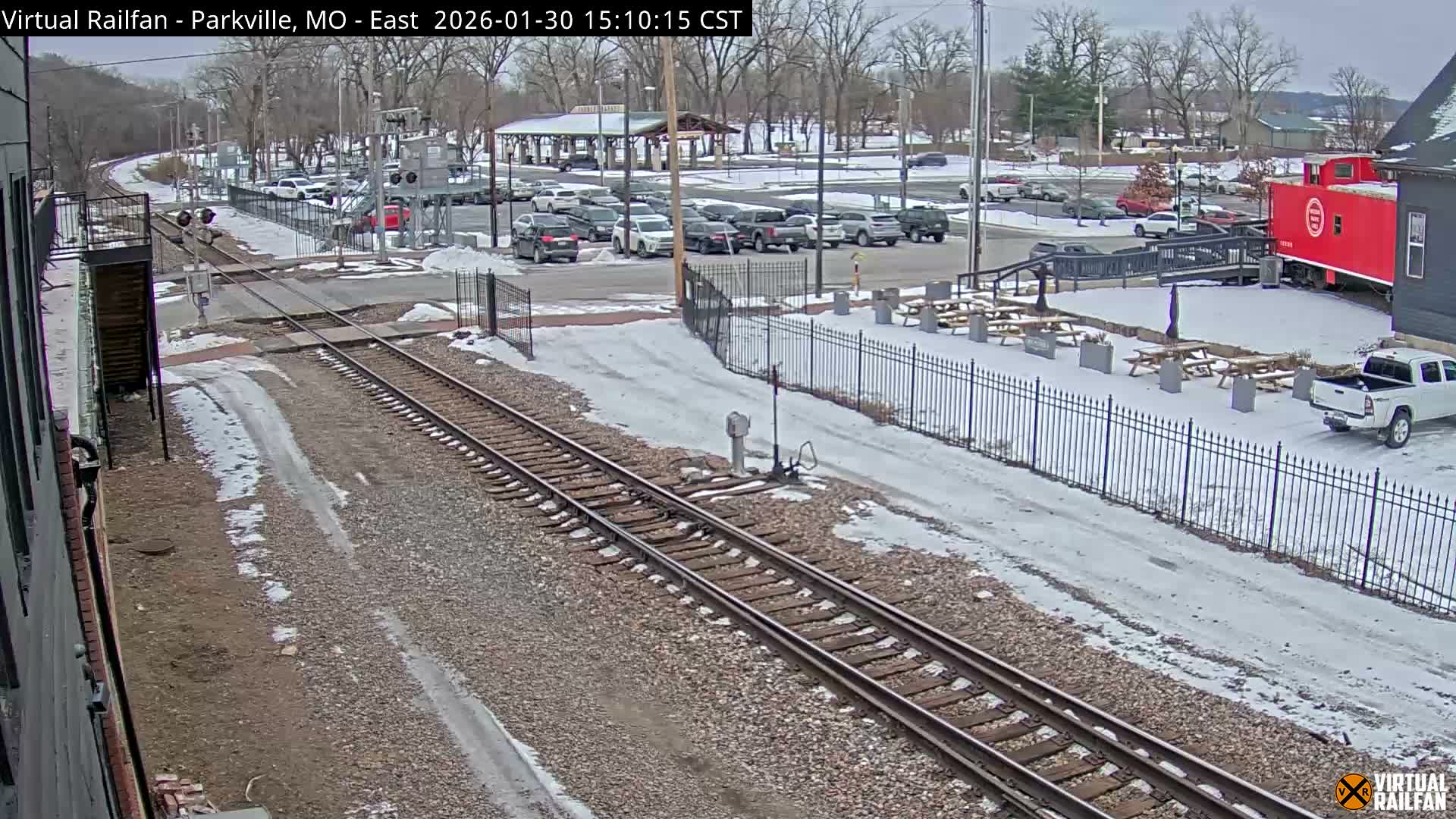 Parkville Railroad Crossing Live Cam - Parkville, Platte, Missouri, USA