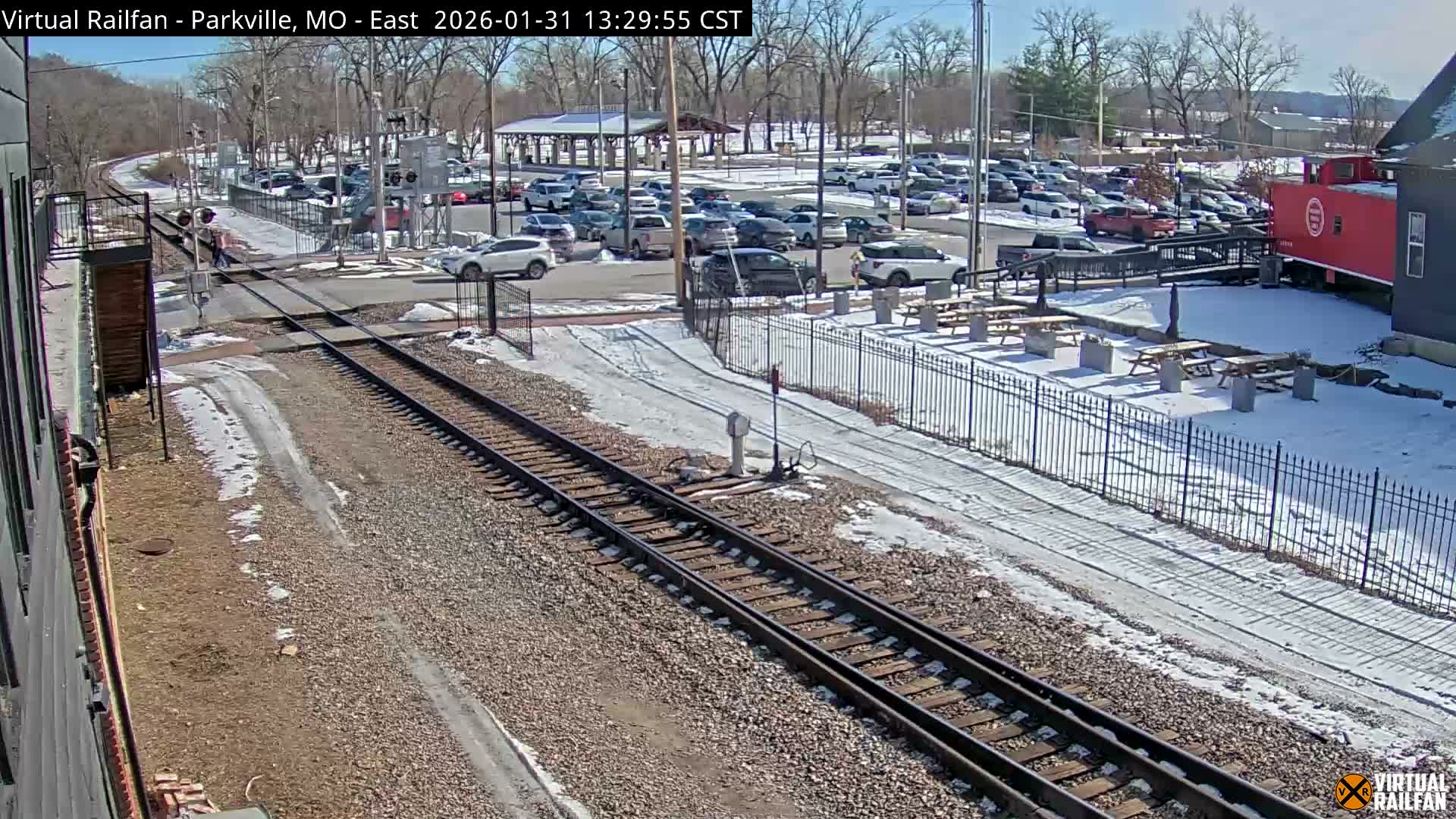 Parkville Railroad Crossing Live Cam - Parkville, Platte, Missouri, USA