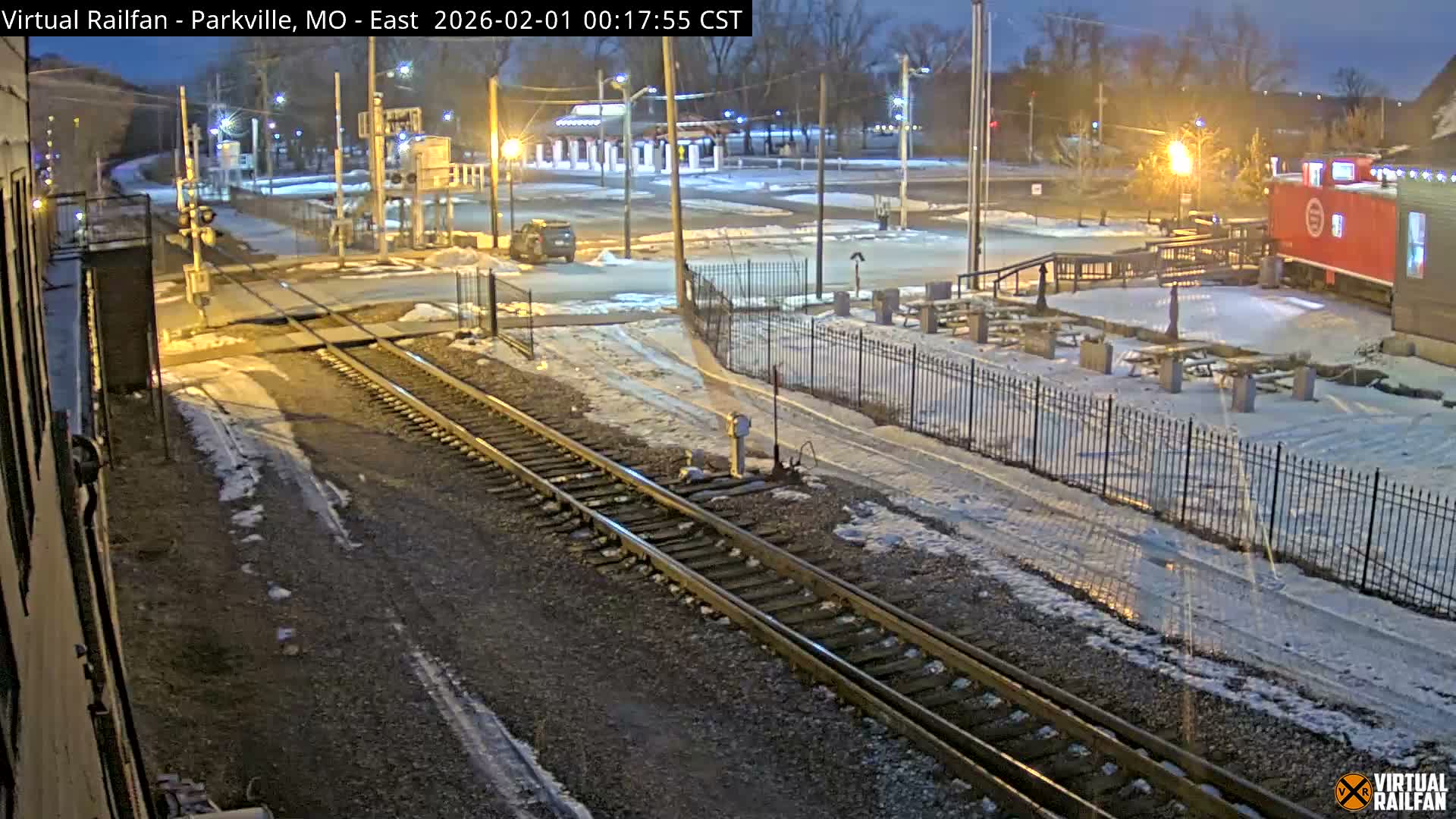 Parkville Railroad Crossing Live Cam - Parkville, Platte, Missouri, USA