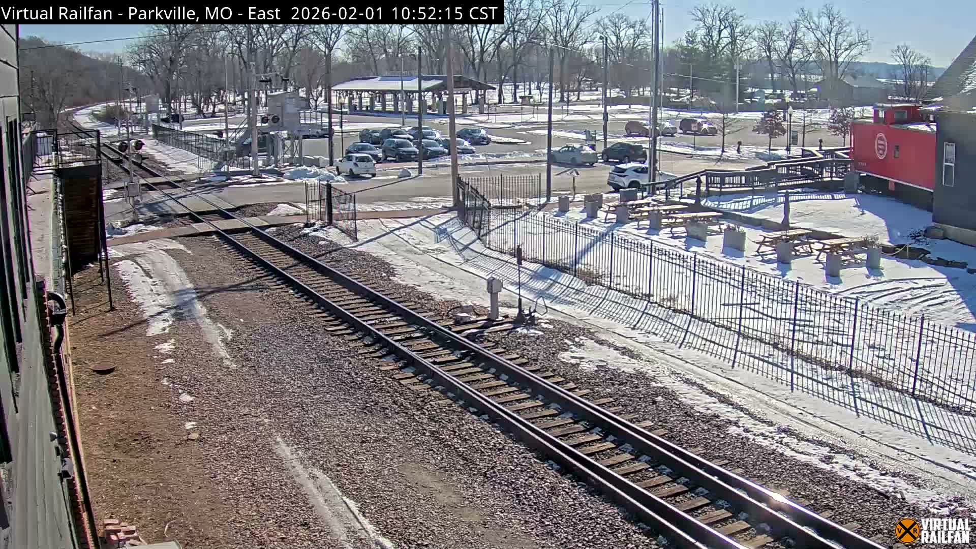 Parkville Railroad Crossing Live Cam - Parkville, Platte, Missouri, USA