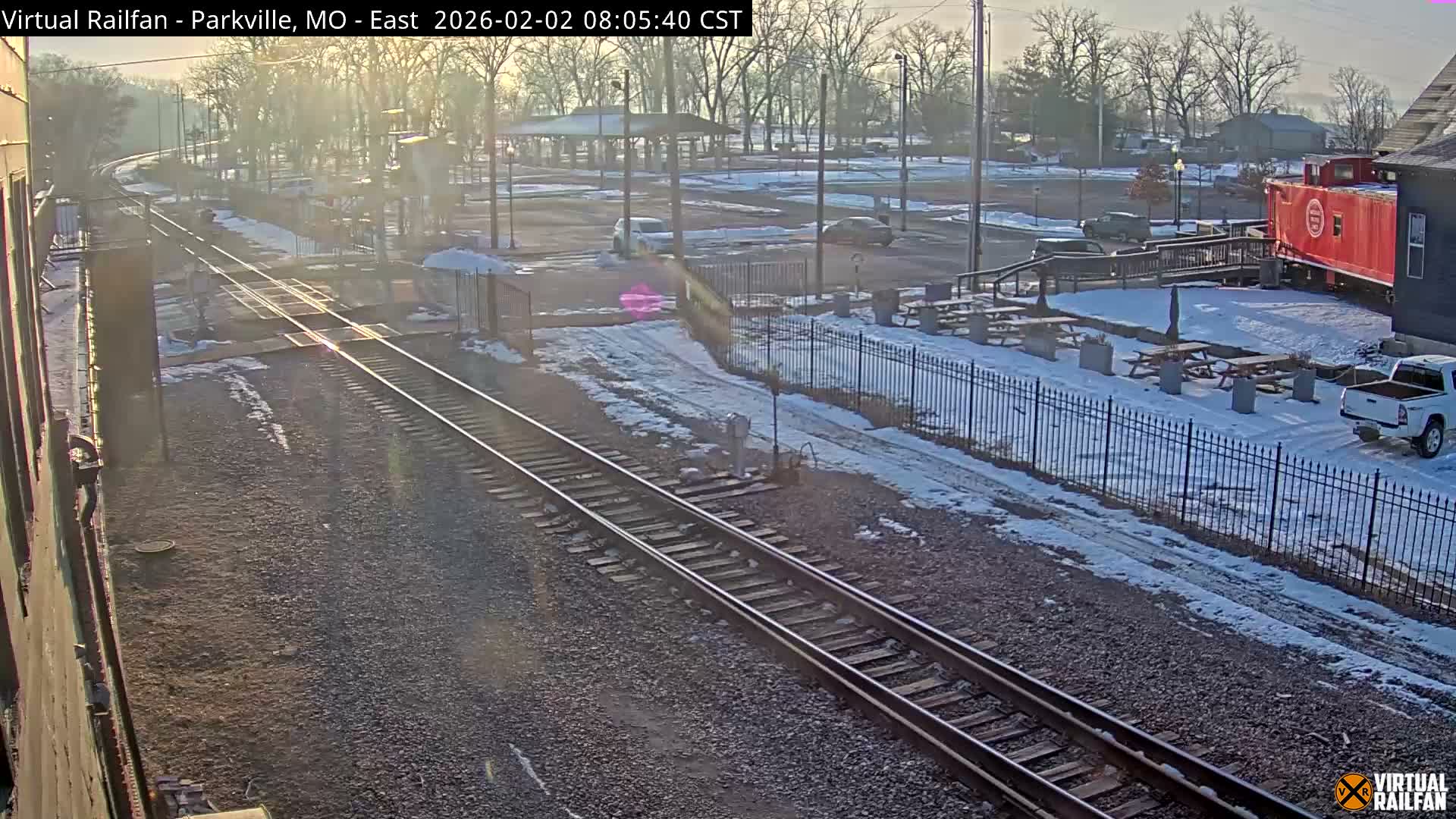 Parkville Railroad Crossing Live Cam - Parkville, Platte, Missouri, USA