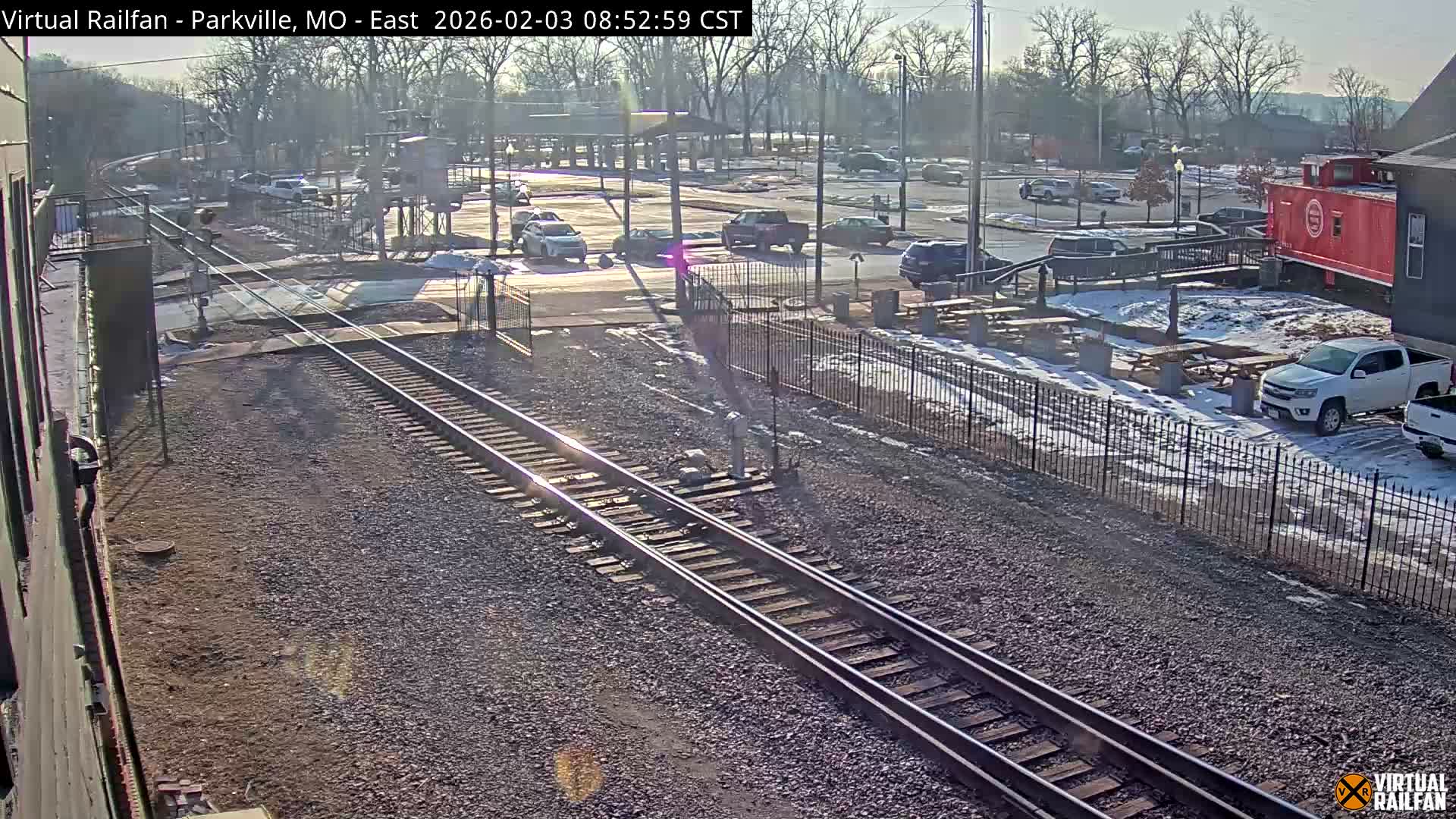Parkville Railroad Crossing Live Cam - Parkville, Platte, Missouri, USA