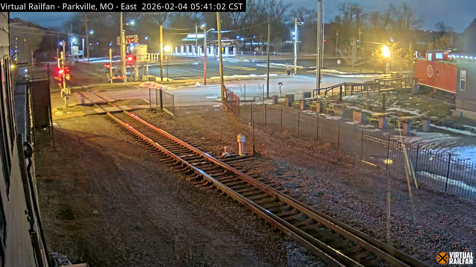 Parkville Railroad Crossing Live Cam - Parkville, Platte, Missouri, USA
